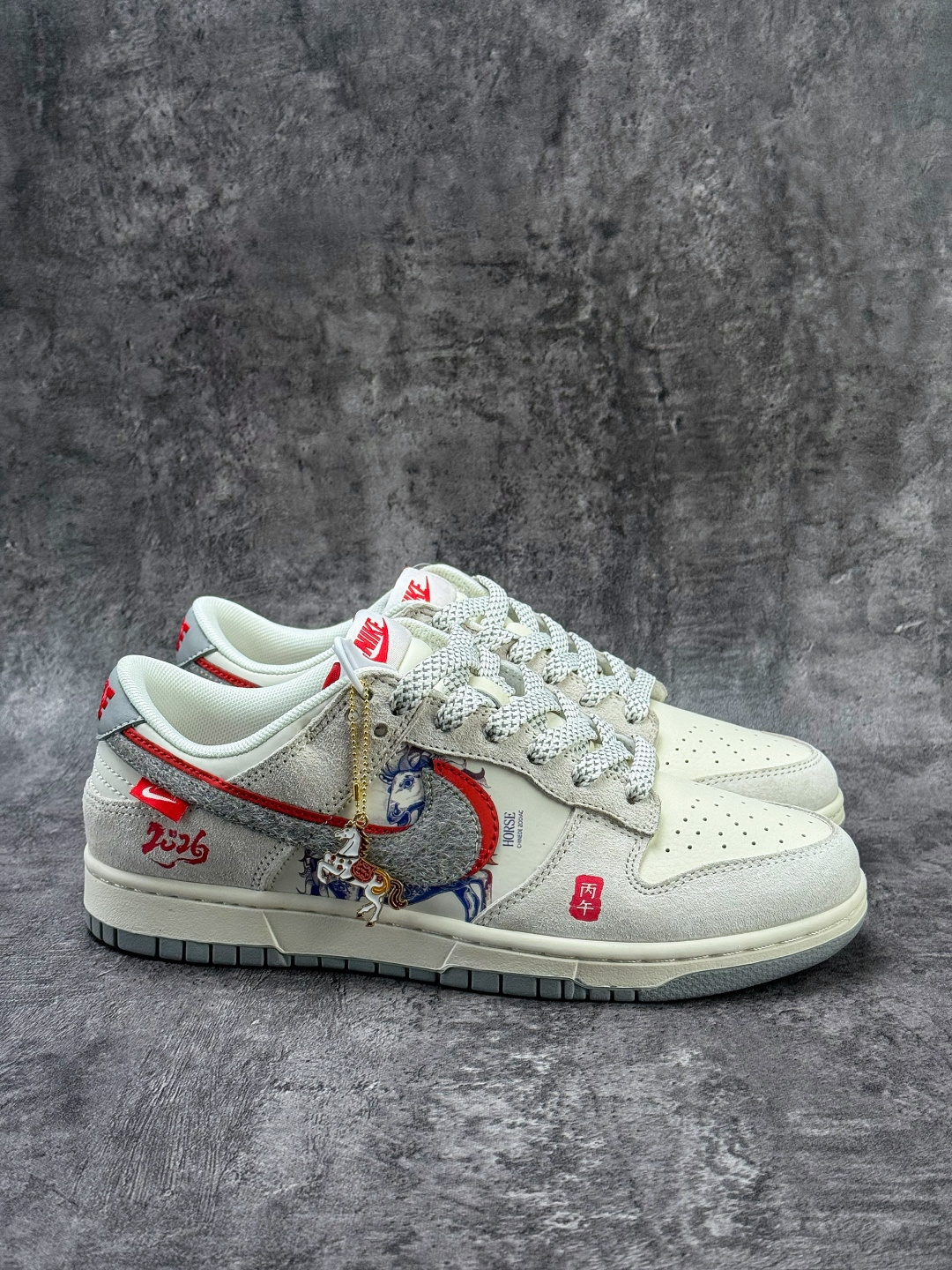220 Nike SB Dunk Low 马年限定 灰白双大勾满天星 YX5066-412-Chinese UA Cheap High Quatity Brand Clothes Bags handbags Sneakers wholesale wholesaler seller from China Factory suppliers Fashion Clothing Shoes best Quality Beautiful Price 220 Nike SB Dunk Low 马年限定 灰白双大勾满天星 YX5066-412