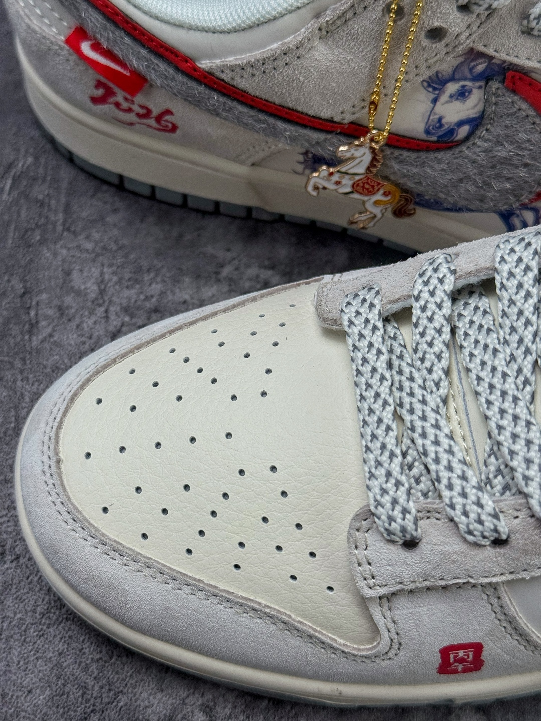 220 Nike SB Dunk Low 马年限定 灰白双大勾满天星 YX5066-412-Chinese UA Cheap High Quatity Brand Clothes Bags handbags Sneakers wholesale wholesaler seller from China Factory suppliers Fashion Clothing Shoes best Quality Beautiful Price 220 Nike SB Dunk Low 马年限定 灰白双大勾满天星 YX5066-412