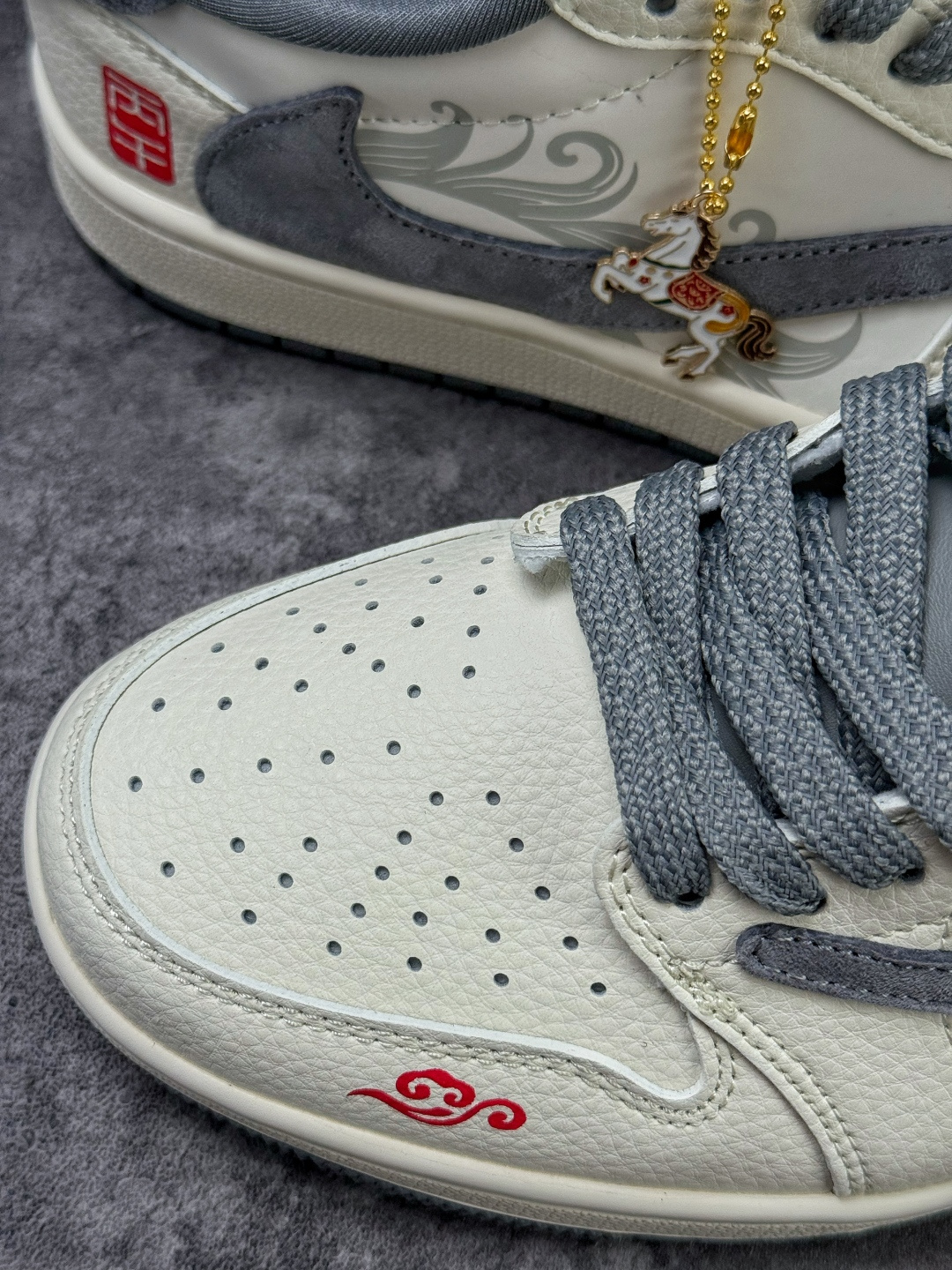 220 Travis Scott x Nike Air Jordan 1 Low 马年限定 Air Jordan 1 Low 反转白灰倒钩 纯原版本 XT6998-116-Chinese UA Cheap High Quatity Brand Clothes Bags handbags Sneakers wholesale wholesaler seller from China Factory suppliers Fashion Clothing Shoes best Quality Beautiful Price 220 Travis Scott x Nike Air Jordan 1 Low 马年限定 Air Jordan 1 Low 反转白灰倒钩 纯原版本 XT6998-116