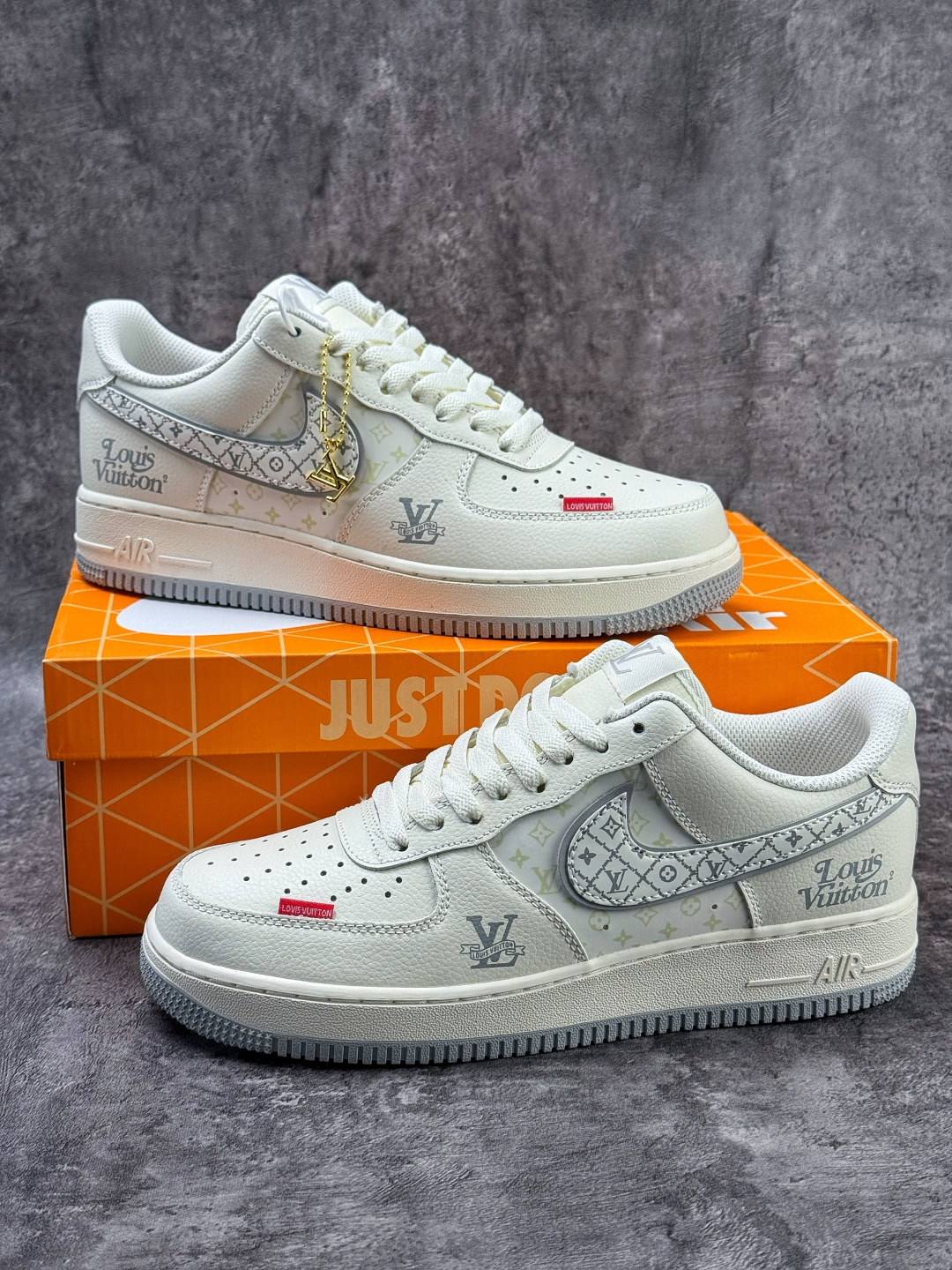 210 Nike Air Force 1 Low 07 x Louis Vuitton 白灰 LV2288-001-Chinese UA Cheap High Quatity Brand Clothes Bags handbags Sneakers wholesale wholesaler seller from China Factory suppliers Fashion Clothing Shoes best Quality Beautiful Price 210 Nike Air Force 1 Low 07 x Louis Vuitton 白灰 LV2288-001