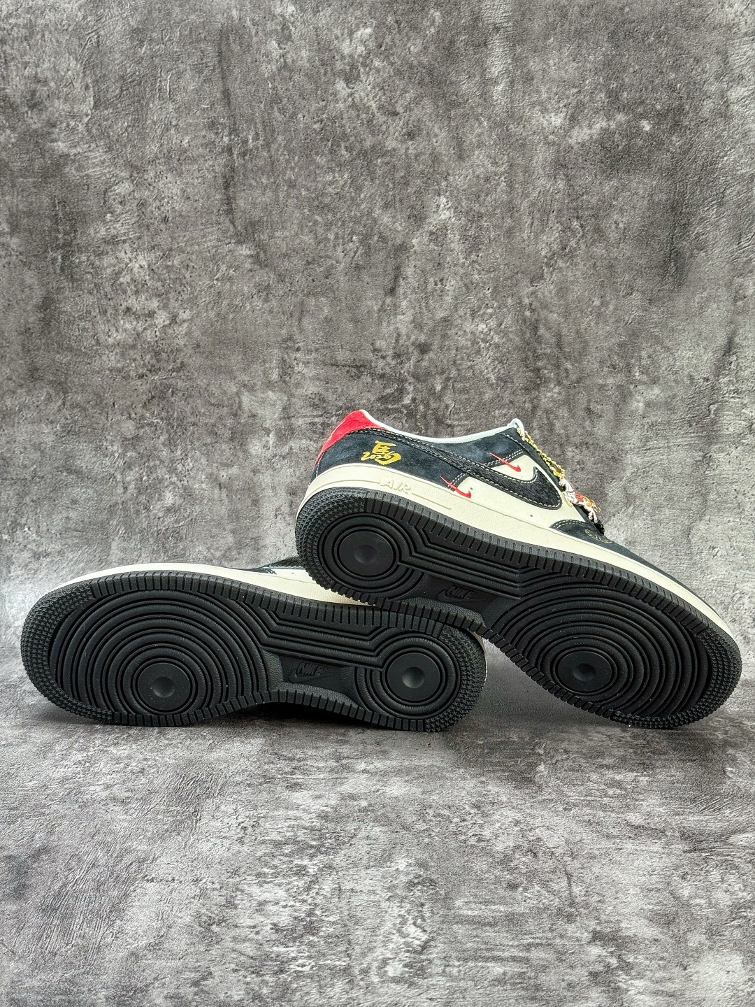210 Nike Air Force 1 Low 07 马年限定 黑白双小勾满天星 HT5088-630-Chinese UA Cheap High Quatity Brand Clothes Bags handbags Sneakers wholesale wholesaler seller from China Factory suppliers Fashion Clothing Shoes best Quality Beautiful Price 210 Nike Air Force 1 Low 07 马年限定 黑白双小勾满天星 HT5088-630