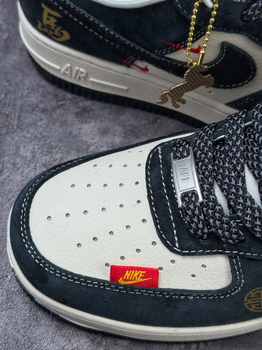 210 Nike Air Force 1 Low 07 马年限定 黑白双小勾满天星 HT5088-630-Chinese UA Cheap High Quatity Brand Clothes Bags handbags Sneakers wholesale wholesaler seller from China Factory suppliers Fashion Clothing Shoes best Quality Beautiful Price 210 Nike Air Force 1 Low 07 马年限定 黑白双小勾满天星 HT5088-630