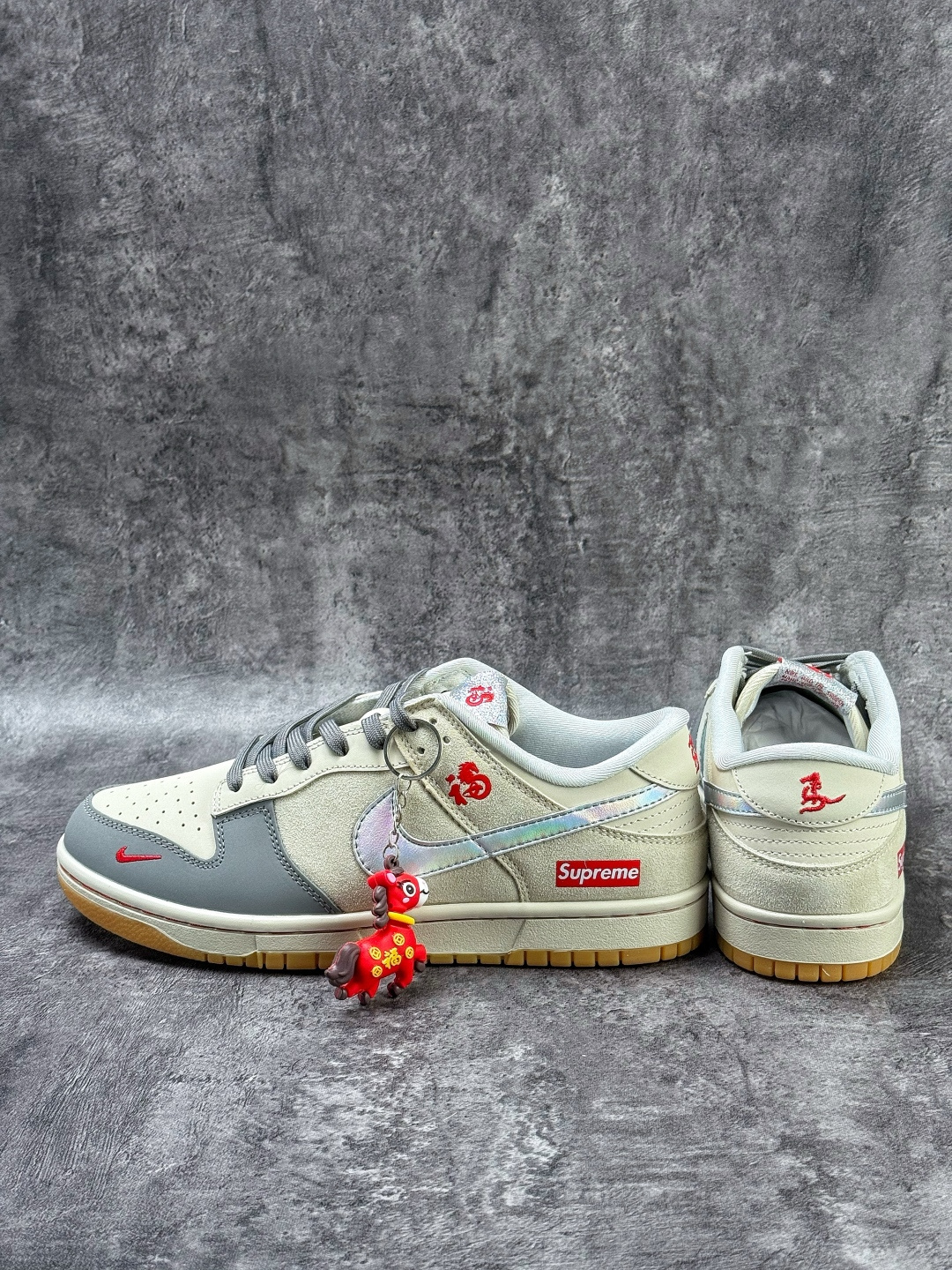 230 Nike SB Dunk Low 马年限定 x Superme 灰白小勾 NH0601-482
