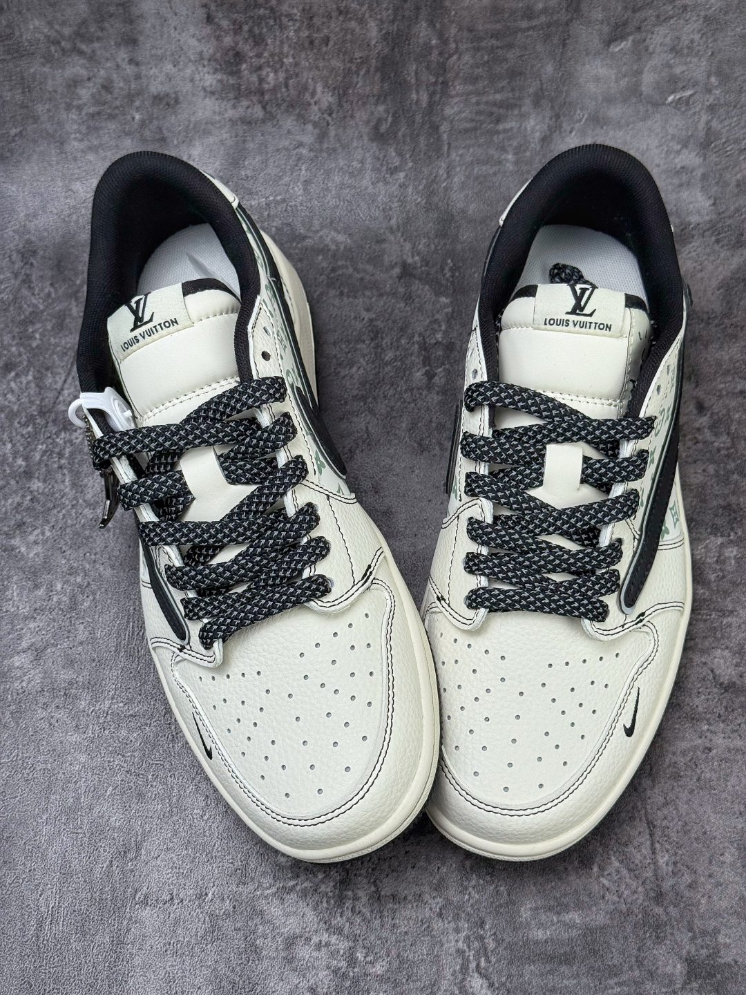 230 Travis Scott x Nike Air Jordan 1 Low x Louis Vuitton Air Jordan 1 Low 反转白黑小勾满天星倒钩 HH7518-090