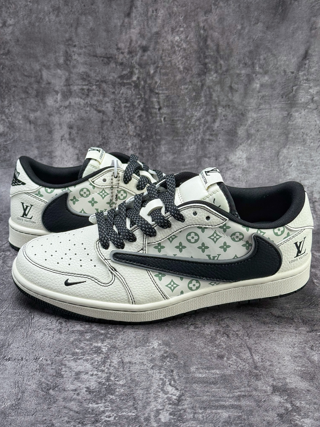 230 Travis Scott x Nike Air Jordan 1 Low x Louis Vuitton Air Jordan 1 Low 反转白黑小勾满天星倒钩 HH7518-090