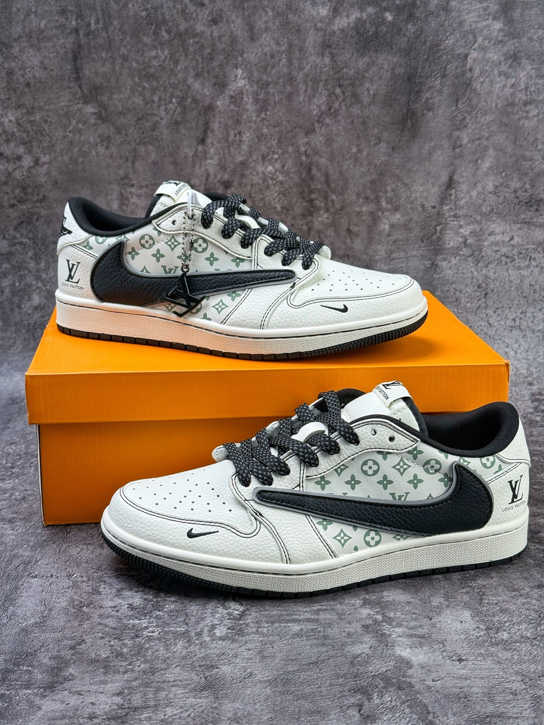 230 Travis Scott x Nike Air Jordan 1 Low x Louis Vuitton Air Jordan 1 Low 反转白黑小勾满天星倒钩 HH7518-090