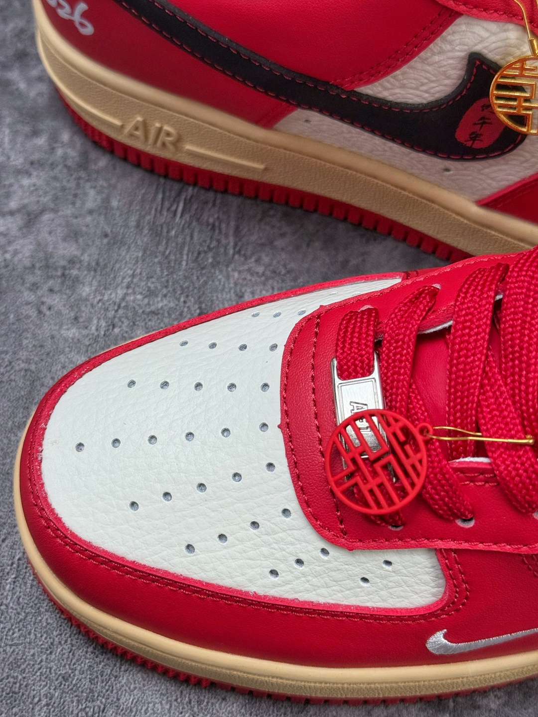 210 Nike Air Force 1 Low 07 马年限定 红白黑小勾 KG6699-F19