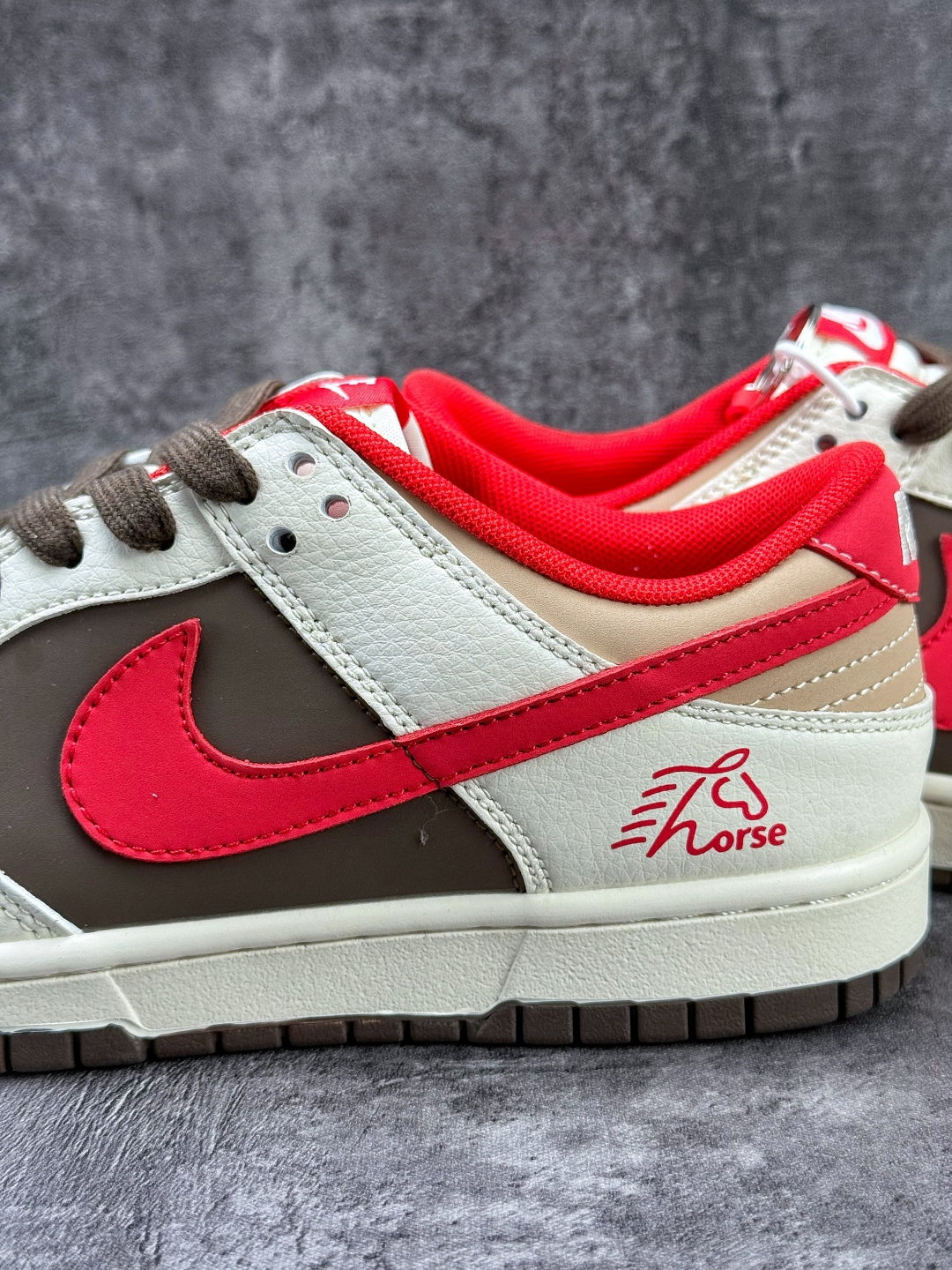 220 Nike SB Dunk Low 马年限定 白棕红 XT6998-127
