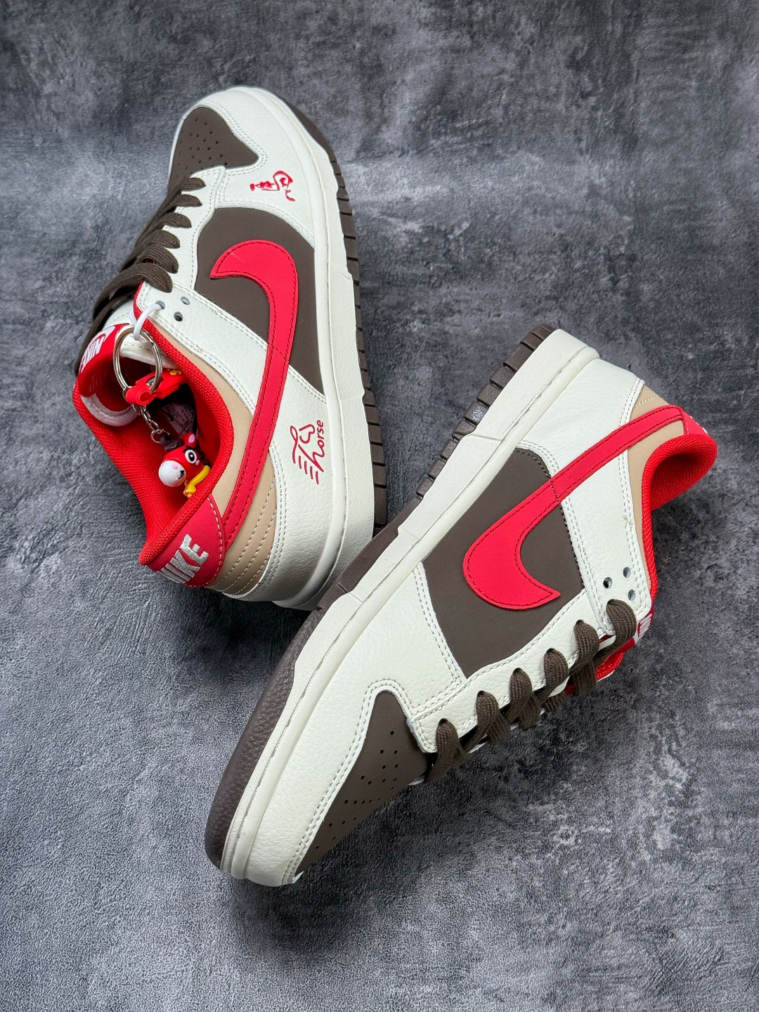 220 Nike SB Dunk Low 马年限定 白棕红 XT6998-127