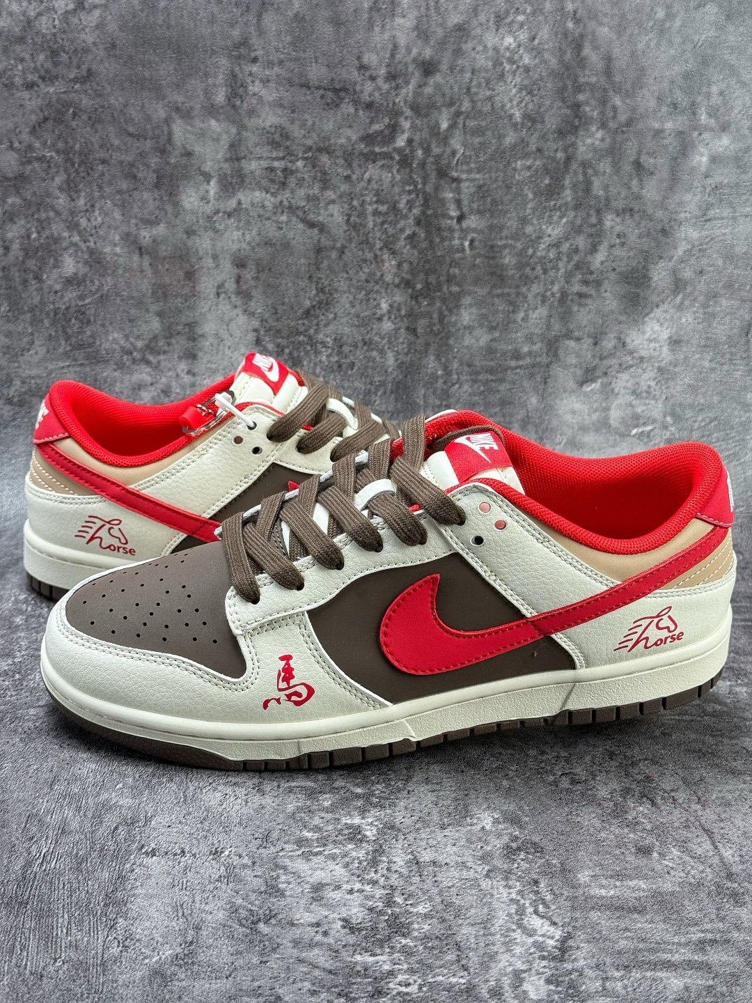 220 Nike SB Dunk Low 马年限定 白棕红 XT6998-127