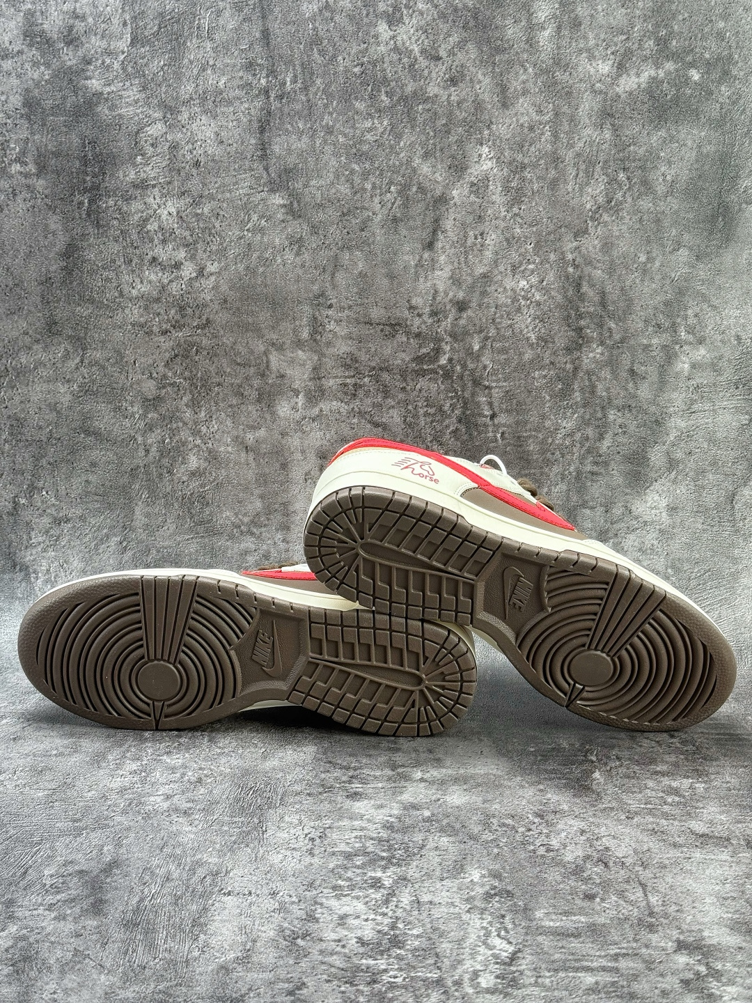 220 Nike SB Dunk Low 马年限定 白棕红 XT6998-127