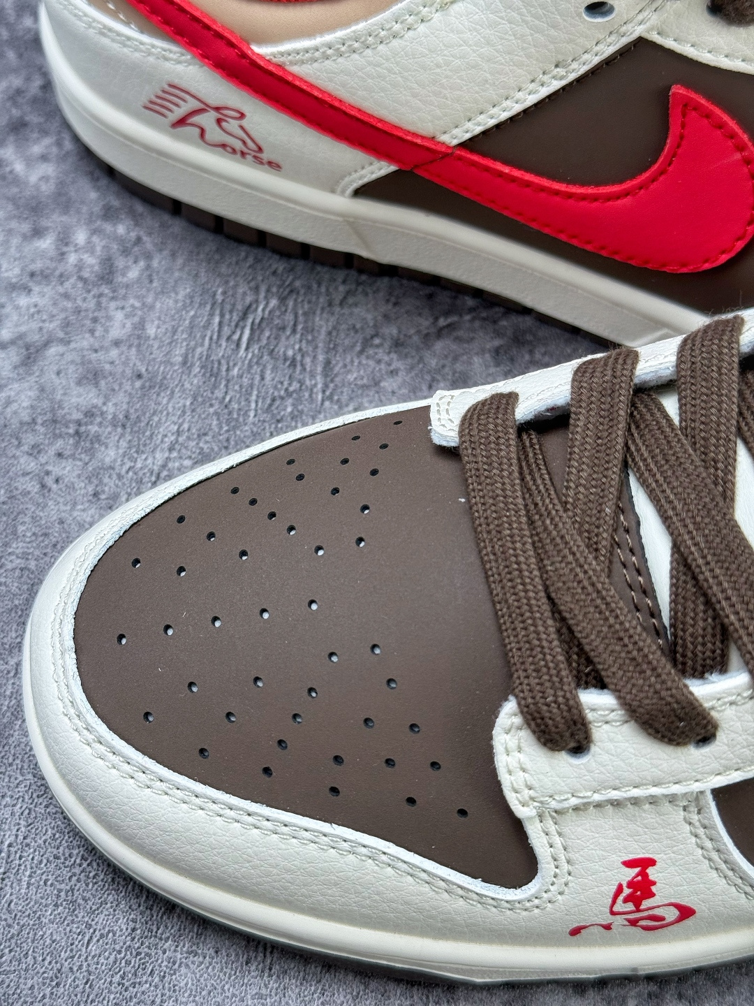 220 Nike SB Dunk Low 马年限定 白棕红 XT6998-127
