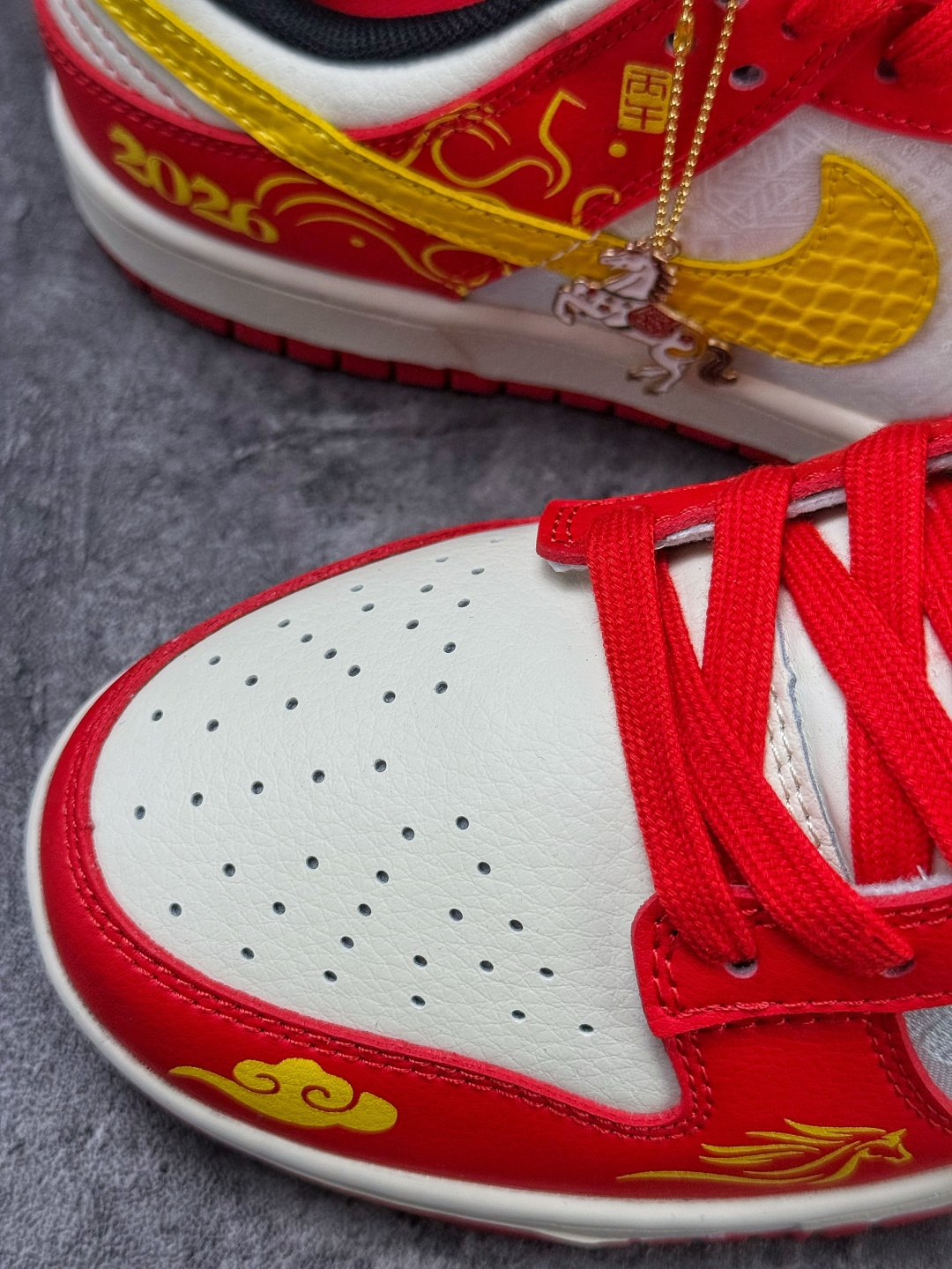 220 Nike SB Dunk Low 马年限定 红白黄 YX5066-400-Chinese UA Cheap High Quatity Brand Clothes Bags handbags Sneakers wholesale wholesaler seller from China Factory suppliers Fashion Clothing Shoes best Quality Beautiful Price 220 Nike SB Dunk Low 马年限定 红白黄 YX5066-400
