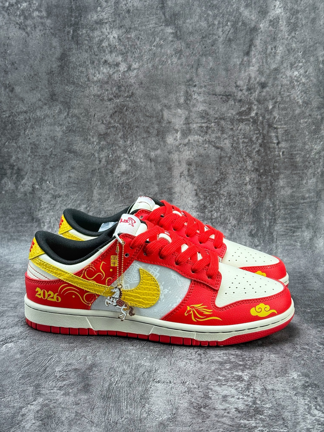 220 Nike SB Dunk Low 马年限定 红白黄 YX5066-400-Chinese UA Cheap High Quatity Brand Clothes Bags handbags Sneakers wholesale wholesaler seller from China Factory suppliers Fashion Clothing Shoes best Quality Beautiful Price 220 Nike SB Dunk Low 马年限定 红白黄 YX5066-400
