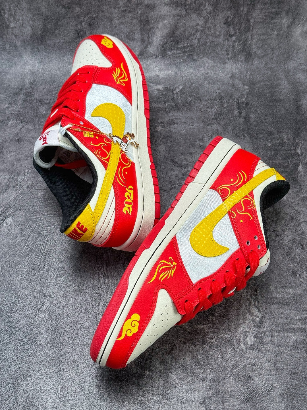 220 Nike SB Dunk Low 马年限定 红白黄 YX5066-400-Chinese UA Cheap High Quatity Brand Clothes Bags handbags Sneakers wholesale wholesaler seller from China Factory suppliers Fashion Clothing Shoes best Quality Beautiful Price 220 Nike SB Dunk Low 马年限定 红白黄 YX5066-400
