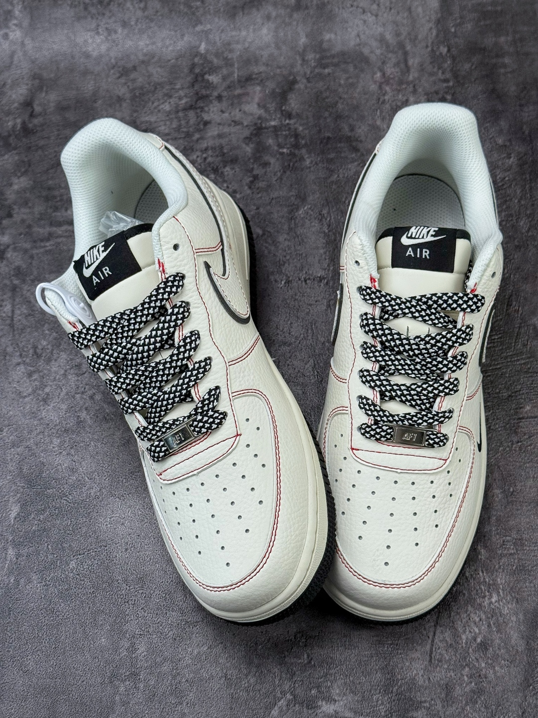Nike Air Force 1 Low 07 x Superme 白黑红小勾满天星 MM3399-820
