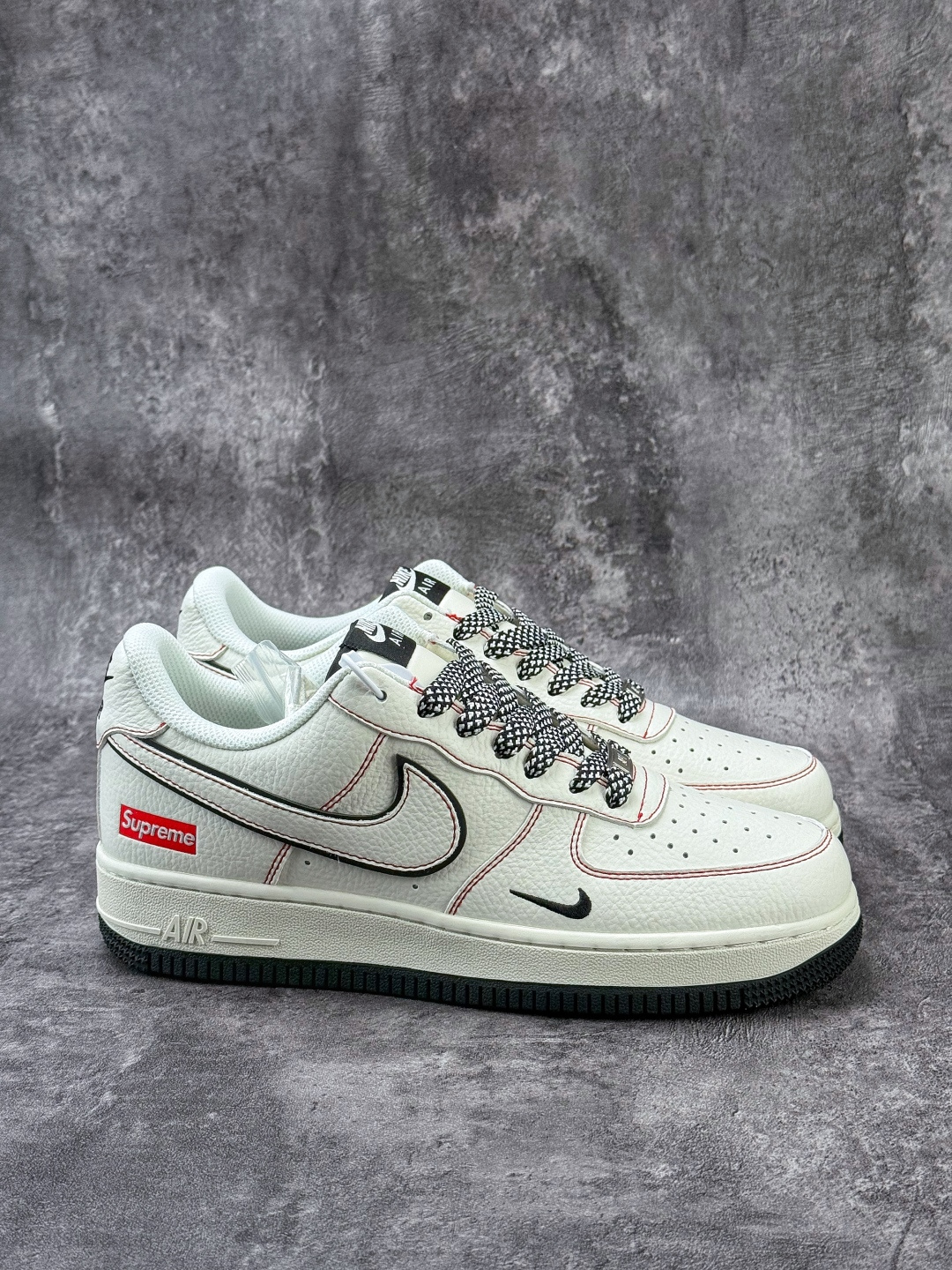 Nike Air Force 1 Low 07 x Superme 白黑红小勾满天星 MM3399-820