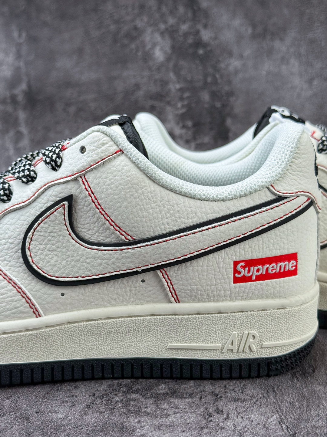 Nike Air Force 1 Low 07 x Superme 白黑红小勾满天星 MM3399-820