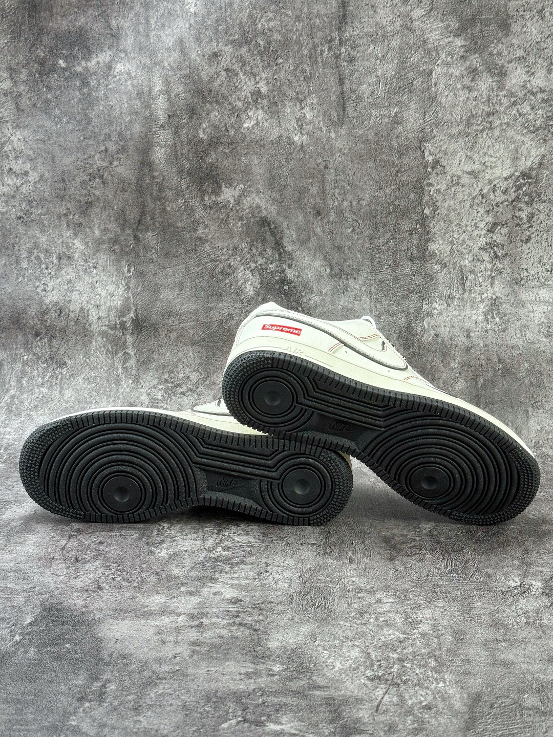 Nike Air Force 1 Low 07 x Superme 白黑红小勾满天星 MM3399-820