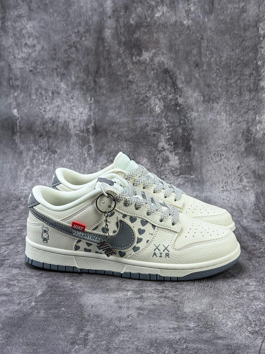 Nike SB Dunk Low x KAWS 白灰满天星 TX1688-006
