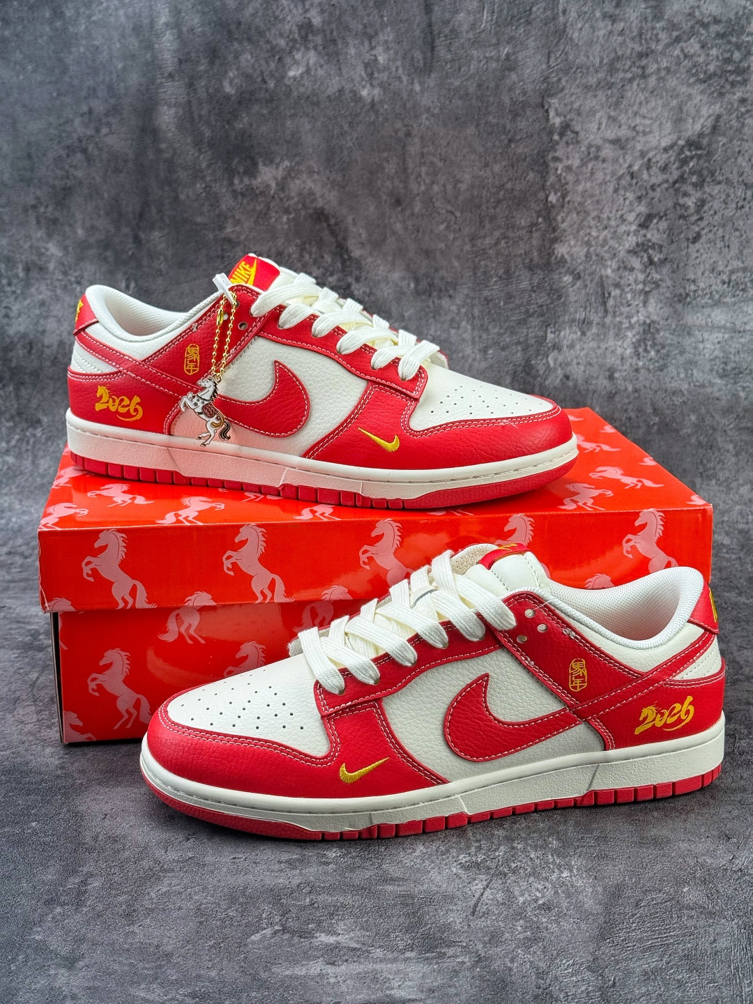 Nike SB Dunk Low 马年限定 红白小勾 QW5288-105