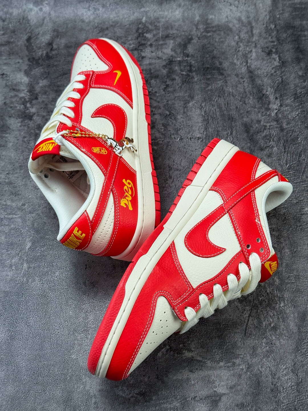 Nike SB Dunk Low 马年限定 红白小勾 QW5288-105