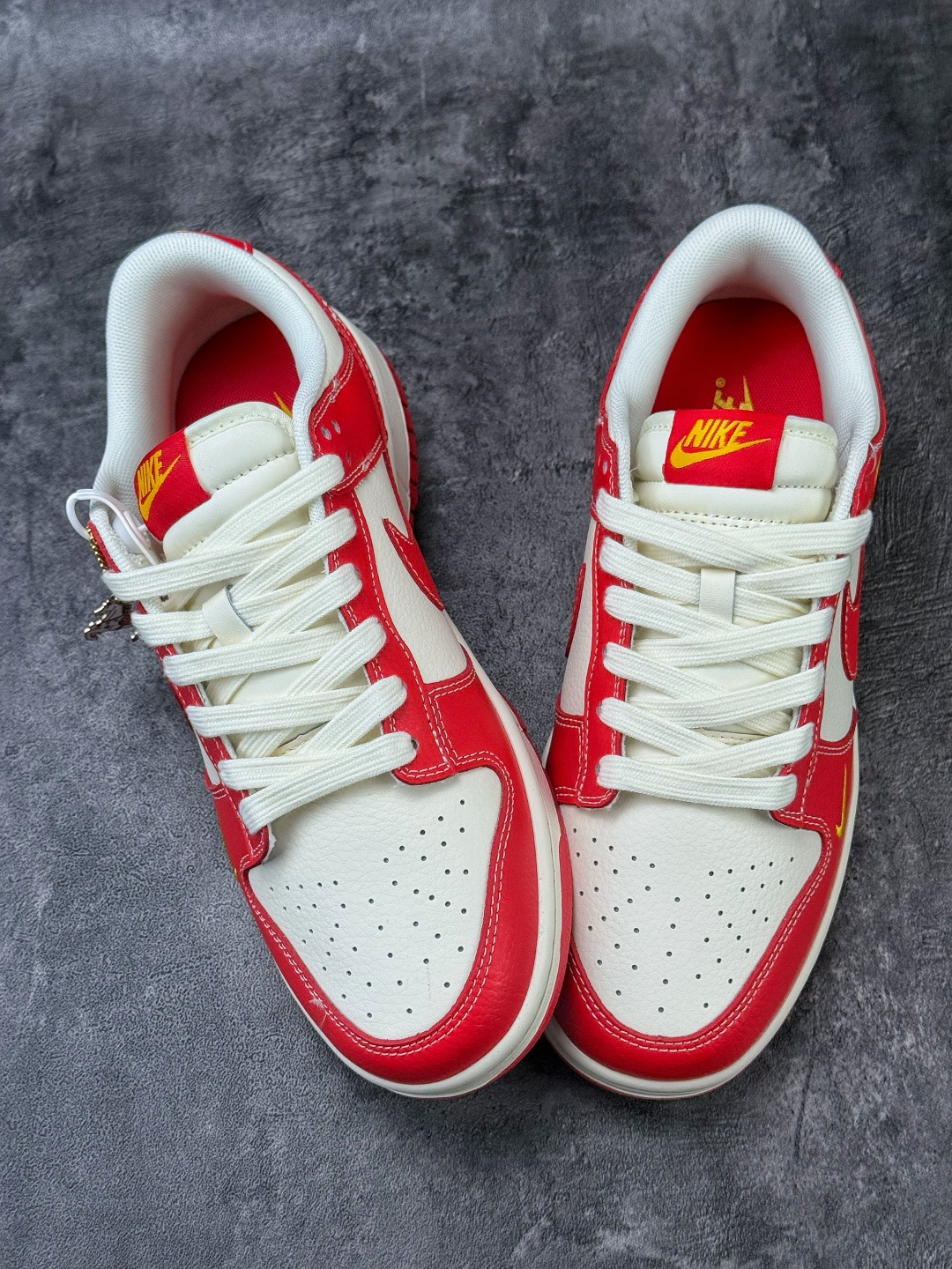 Nike SB Dunk Low 马年限定 红白小勾 QW5288-105