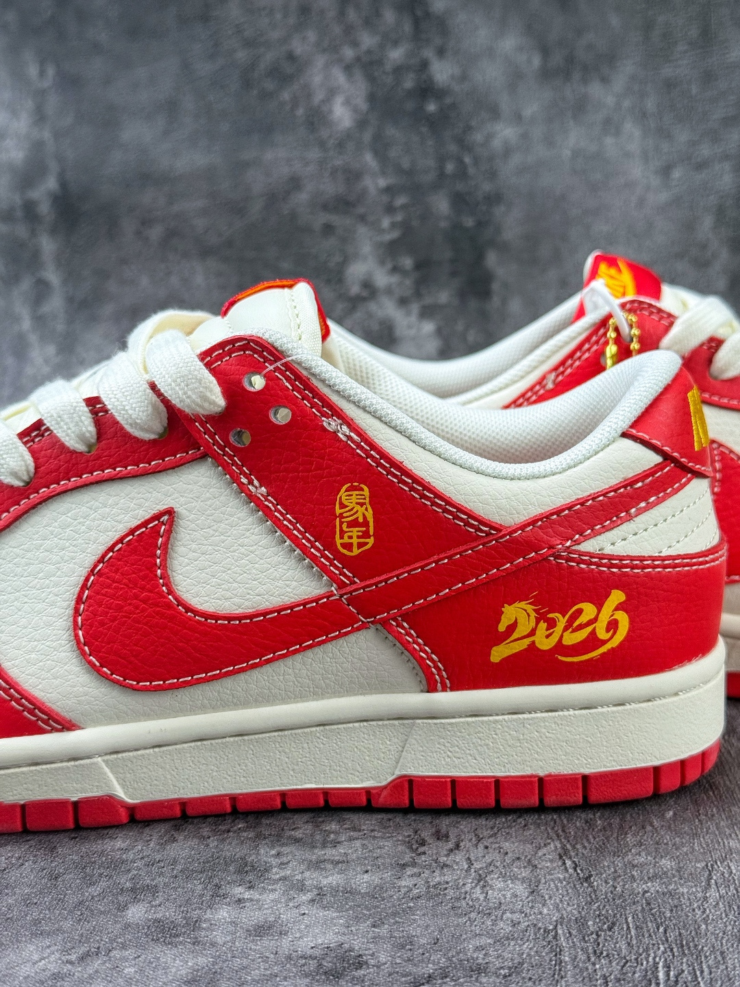 Nike SB Dunk Low 马年限定 红白小勾 QW5288-105