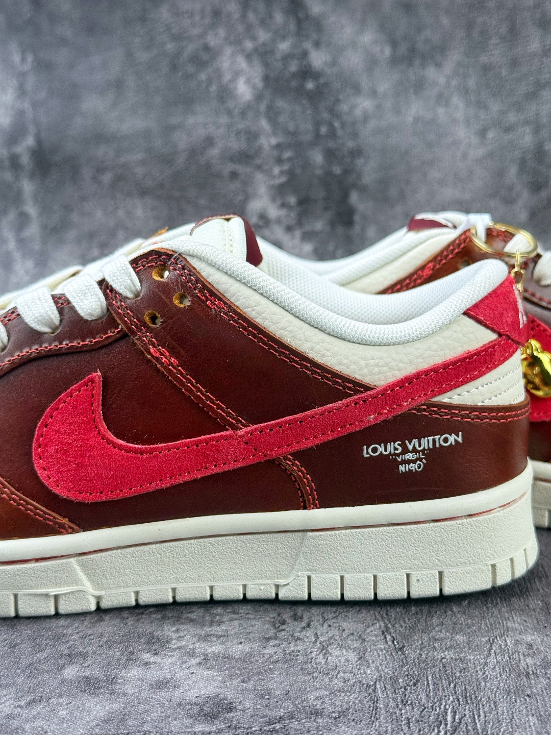 NIKE SB Dunk Low RETRO 马年限定 x Louis Vuitton 棕白红 DS6608-025