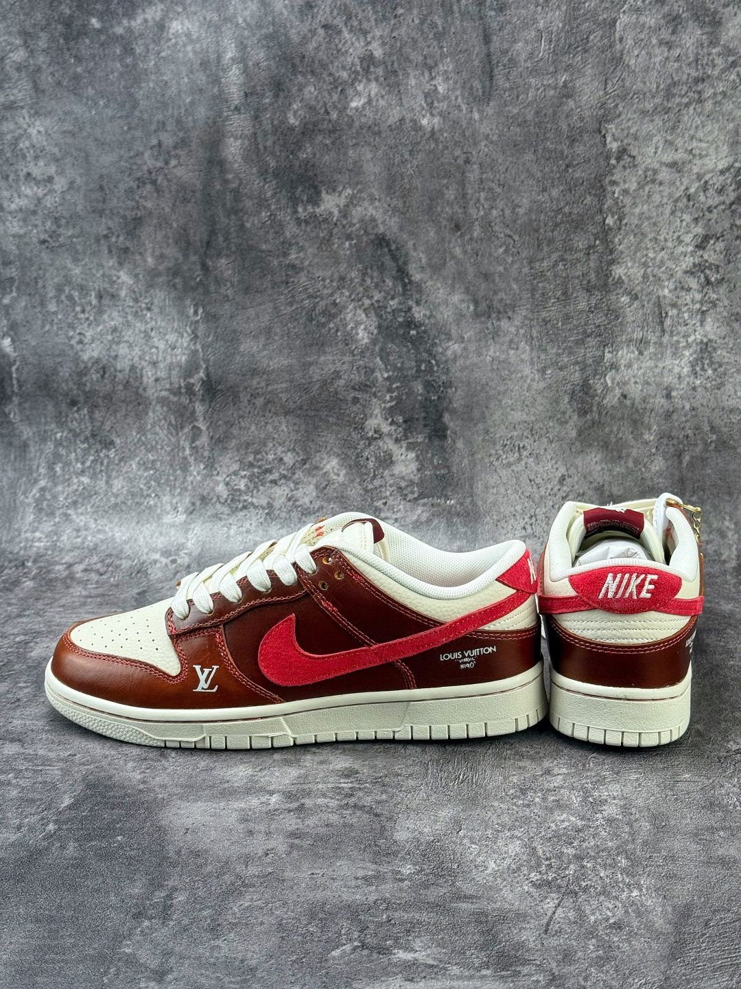 NIKE SB Dunk Low RETRO 马年限定 x Louis Vuitton 棕白红 DS6608-025