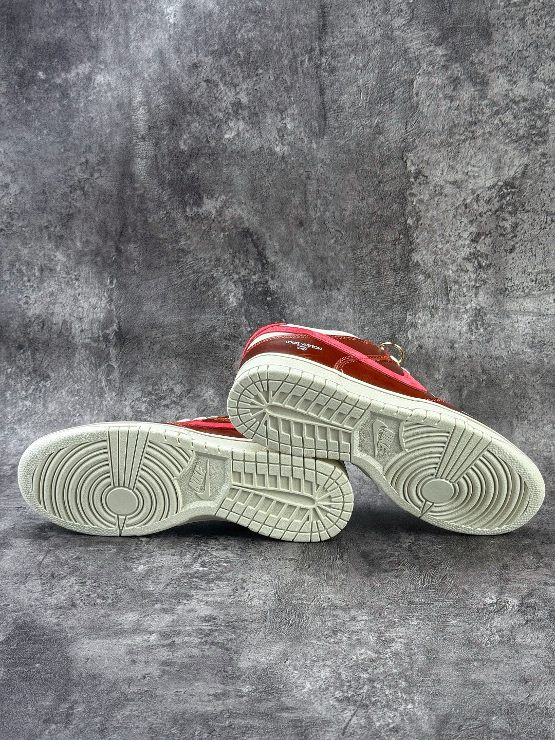 NIKE SB Dunk Low RETRO 马年限定 x Louis Vuitton 棕白红 DS6608-025