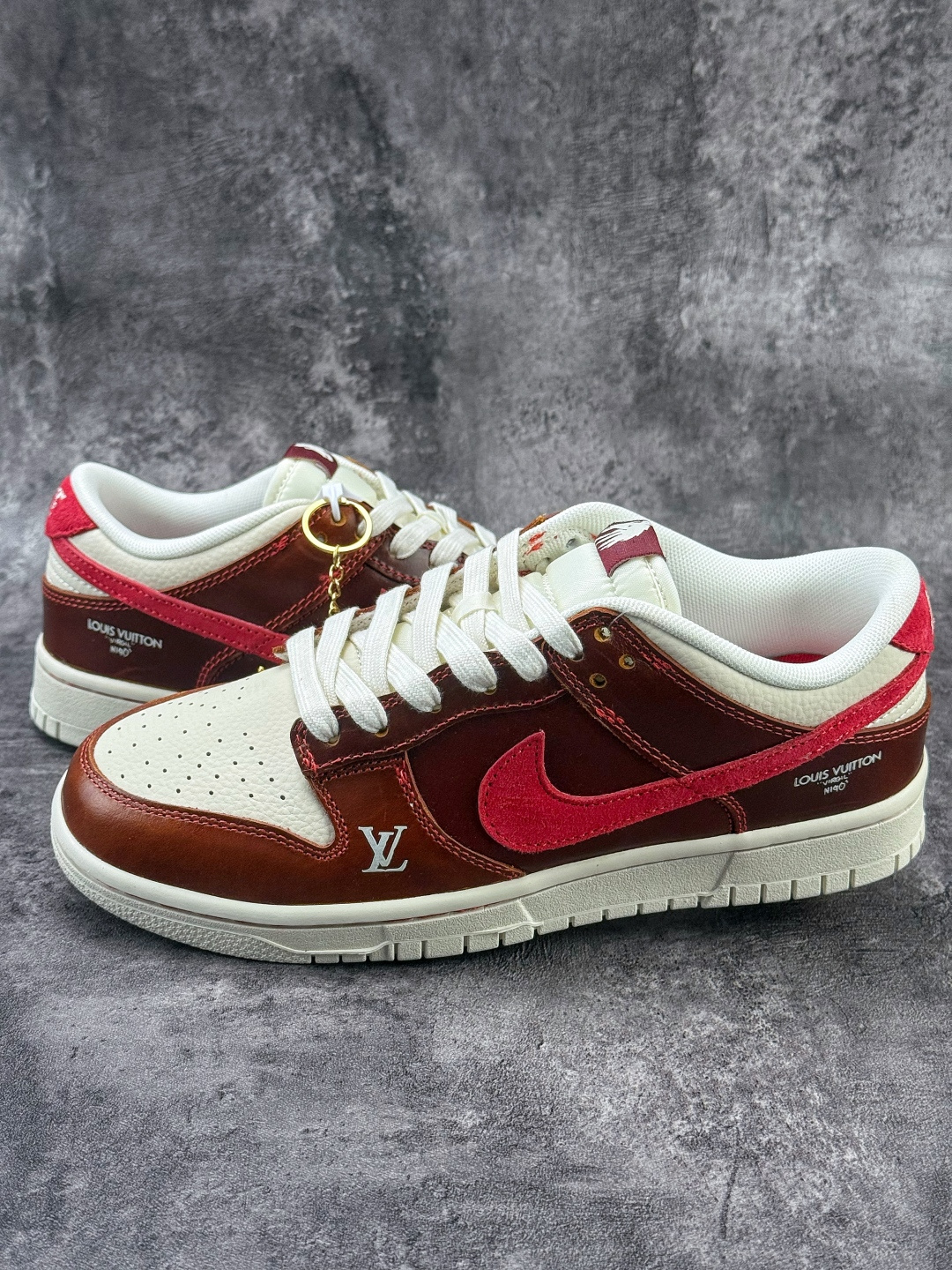 NIKE SB Dunk Low RETRO 马年限定 x Louis Vuitton 棕白红 DS6608-025