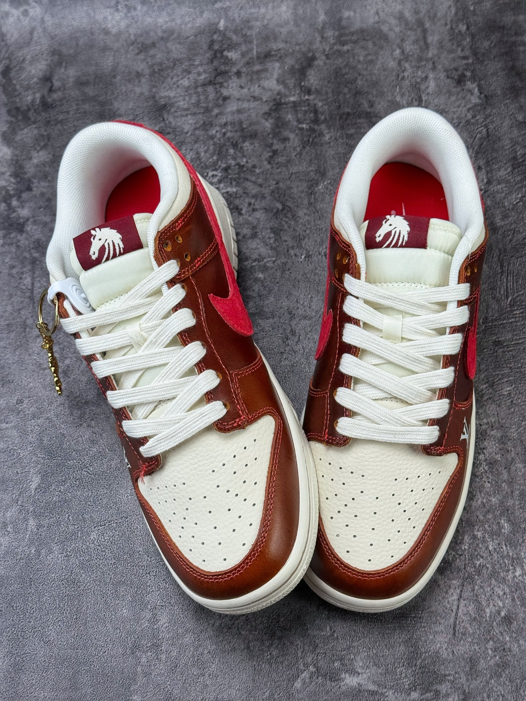 NIKE SB Dunk Low RETRO 马年限定 x Louis Vuitton 棕白红 DS6608-025