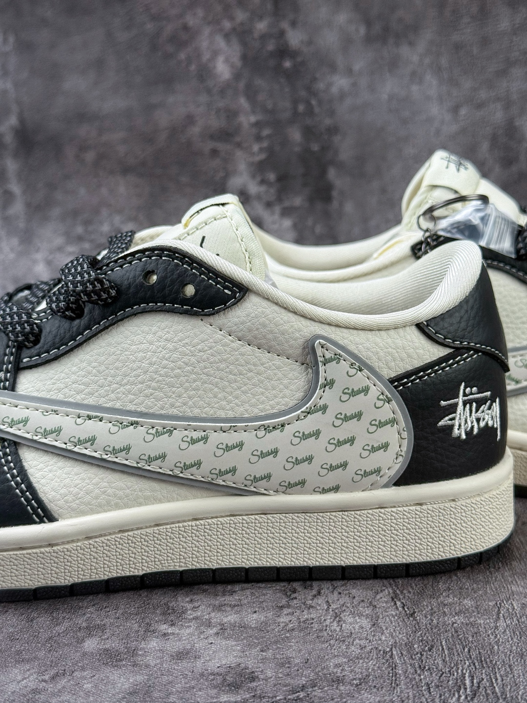 Travis Scott x Nike Air Jordan 1 Low x Stussy Air Jordan 1 Low 反转黑白小勾满天星倒钩 HH7518-087