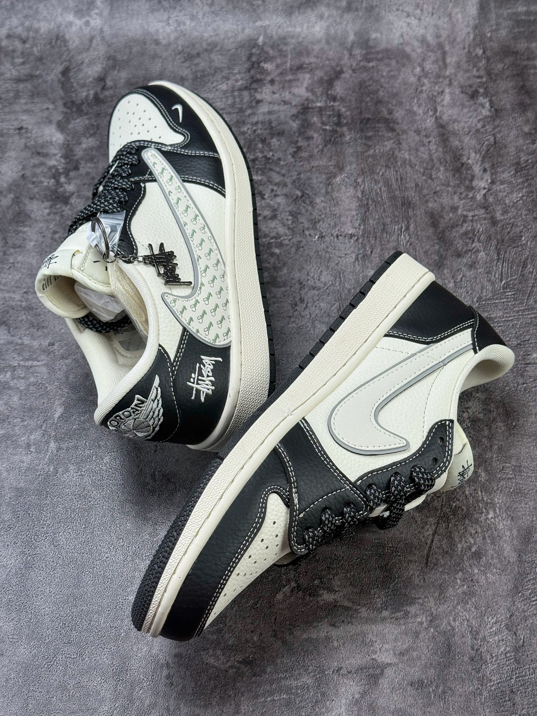 Travis Scott x Nike Air Jordan 1 Low x Stussy Air Jordan 1 Low 反转黑白小勾满天星倒钩 HH7518-087