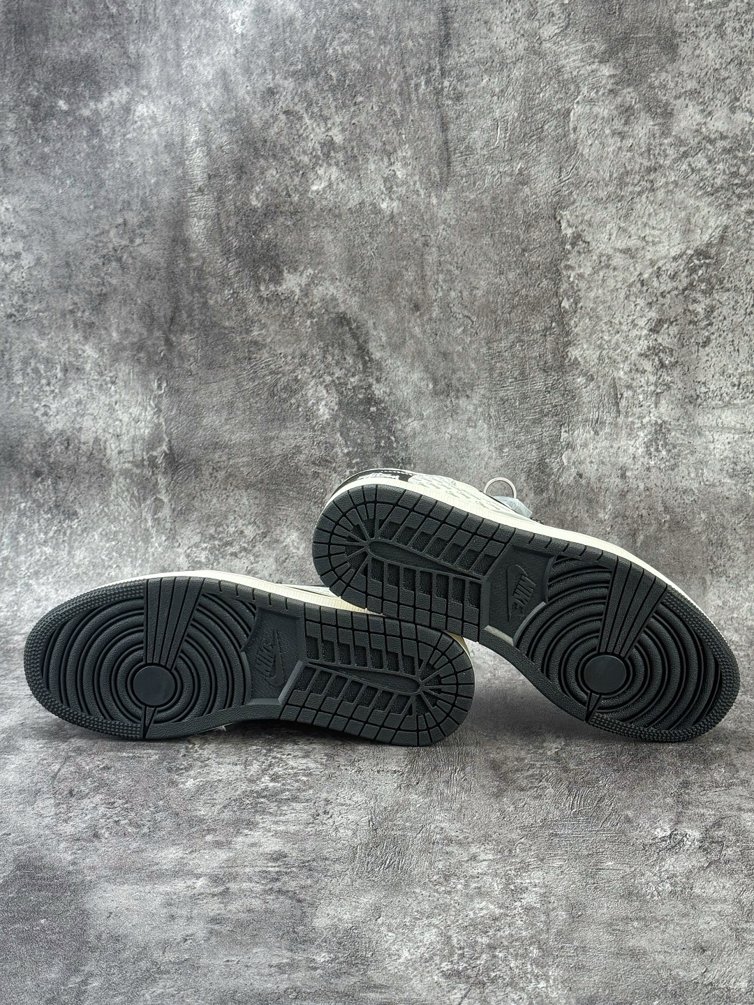 Travis Scott x Nike Air Jordan 1 Low x Stussy Air Jordan 1 Low 反转黑白小勾满天星倒钩 HH7518-087