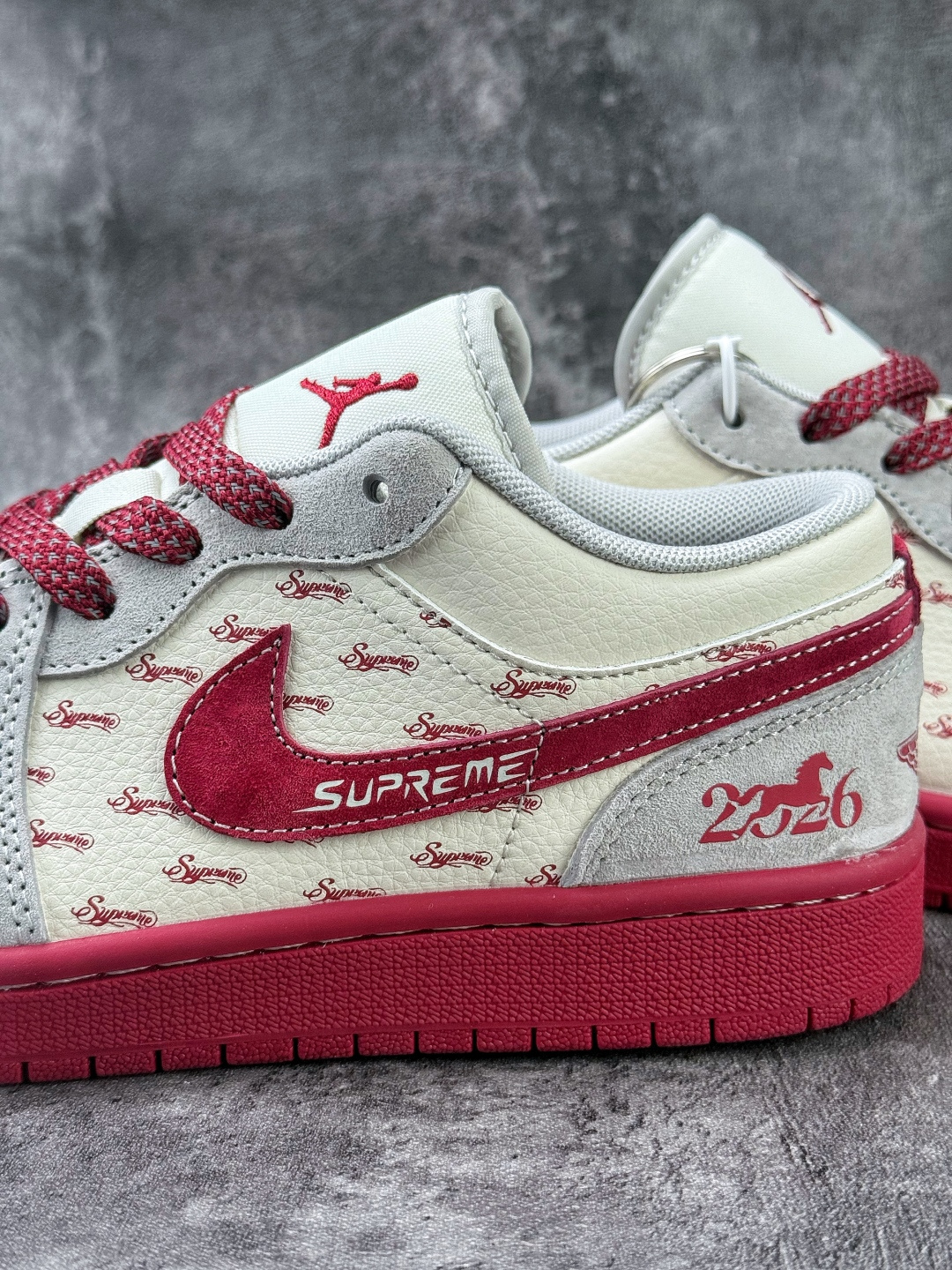 Nike Jordan Air Jordan 1 马年大吉 x Superme 灰白红小勾满天星 JP2026-122