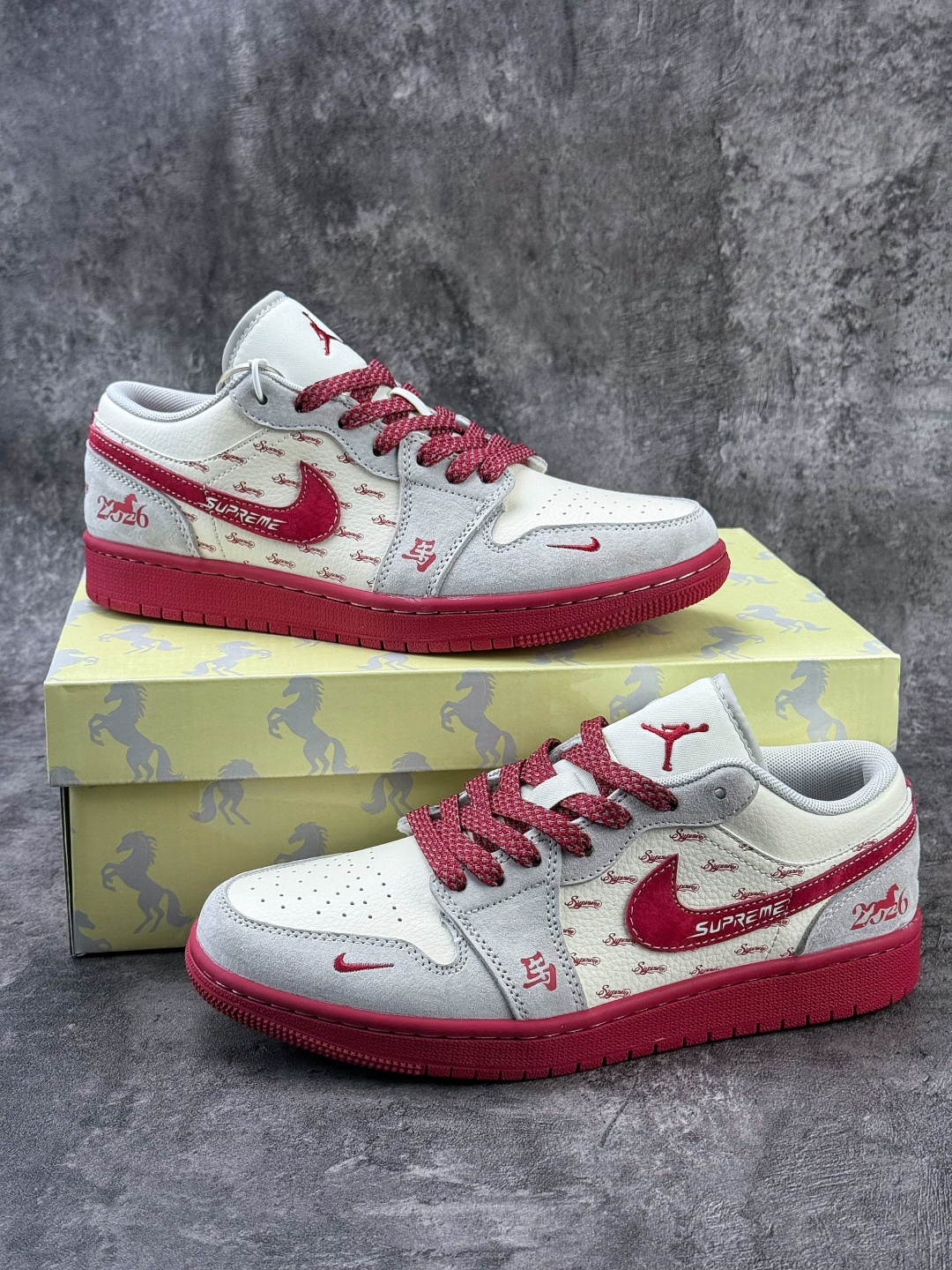 Nike Jordan Air Jordan 1 马年大吉 x Superme 灰白红小勾满天星 JP2026-122