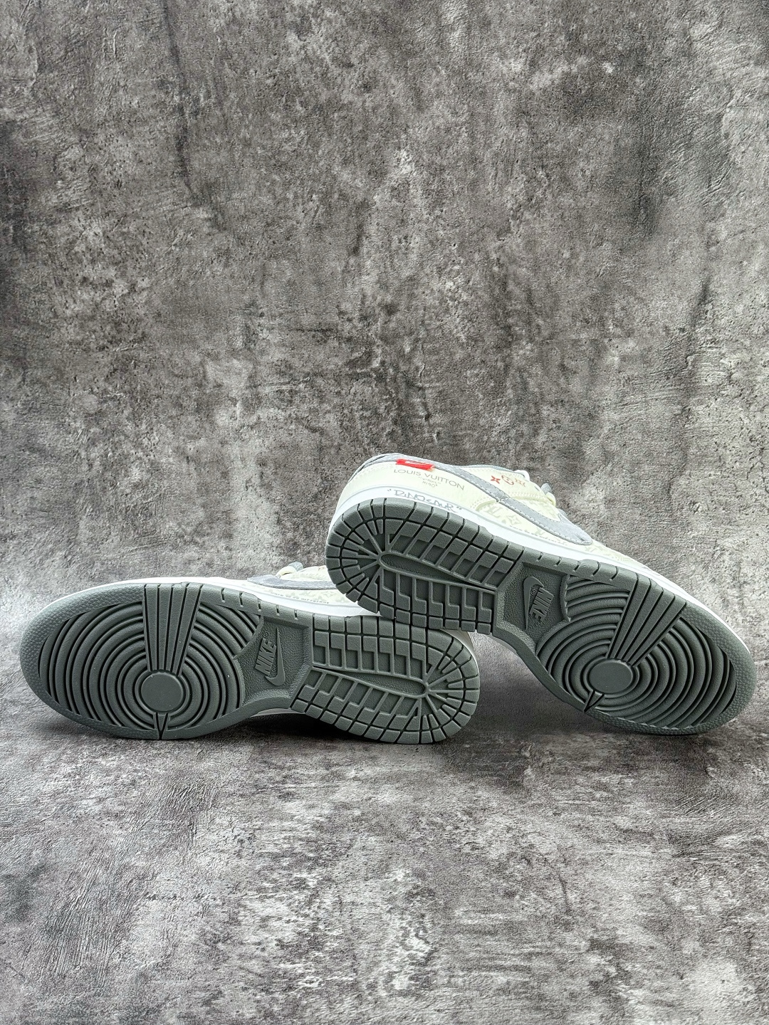 Nike SB Dunk Low x Louis Vuitton 白灰 KG6699-F23