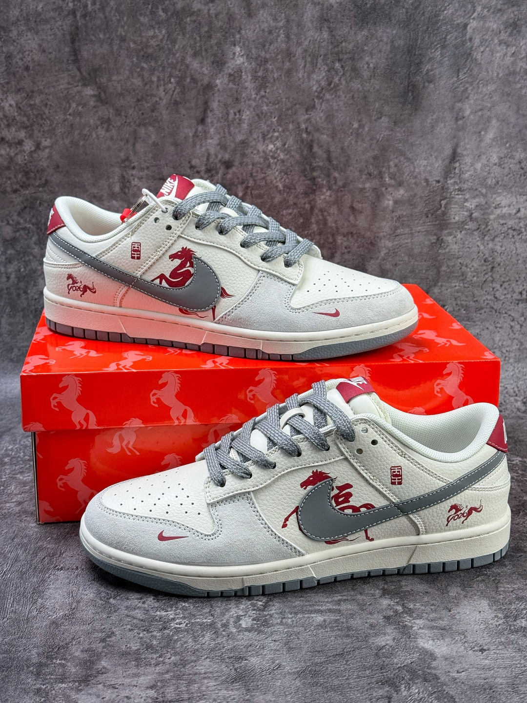 Nike SB Dunk Low 马年限定 灰白小勾满天星 LX1988-813