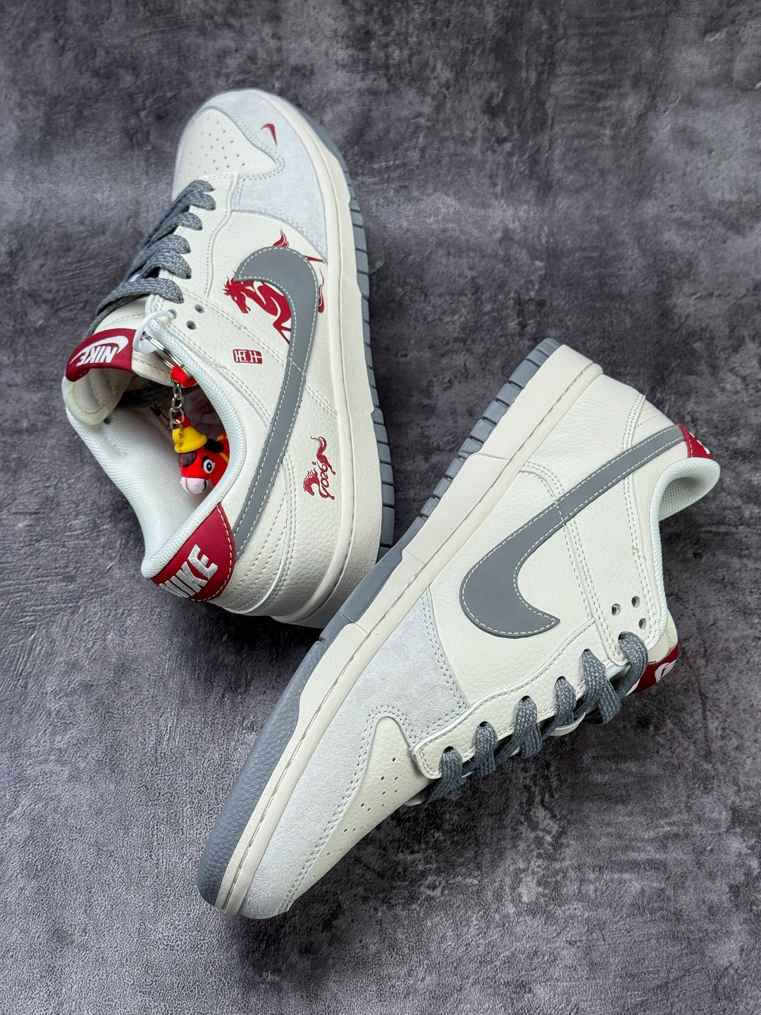 Nike SB Dunk Low 马年限定 灰白小勾满天星 LX1988-813