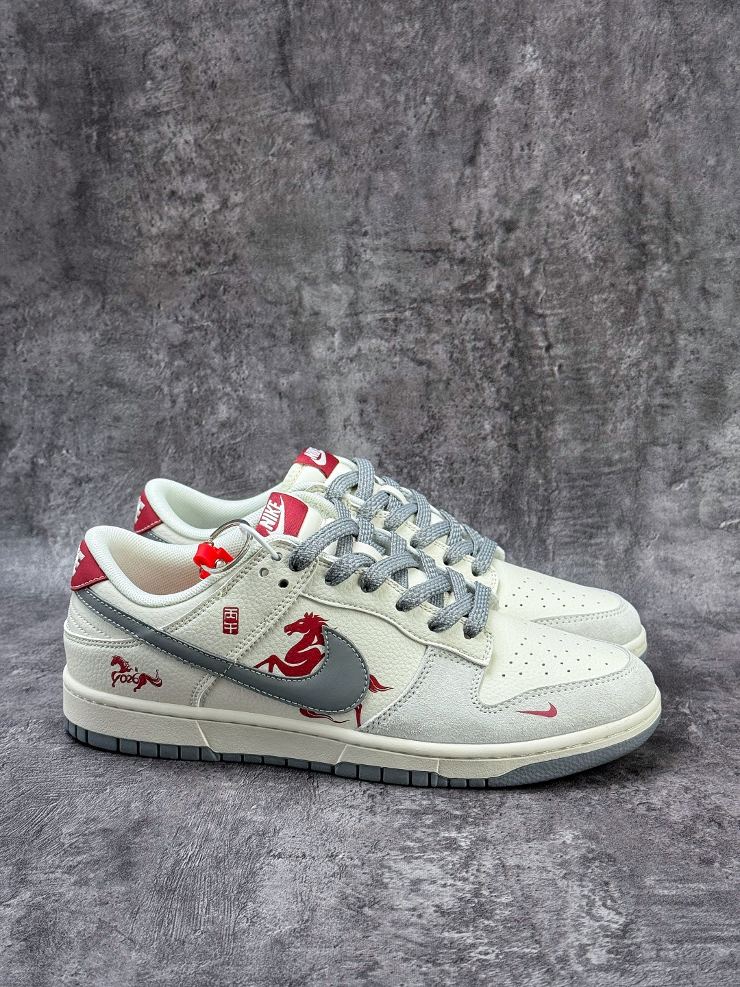 Nike SB Dunk Low 马年限定 灰白小勾满天星 LX1988-813