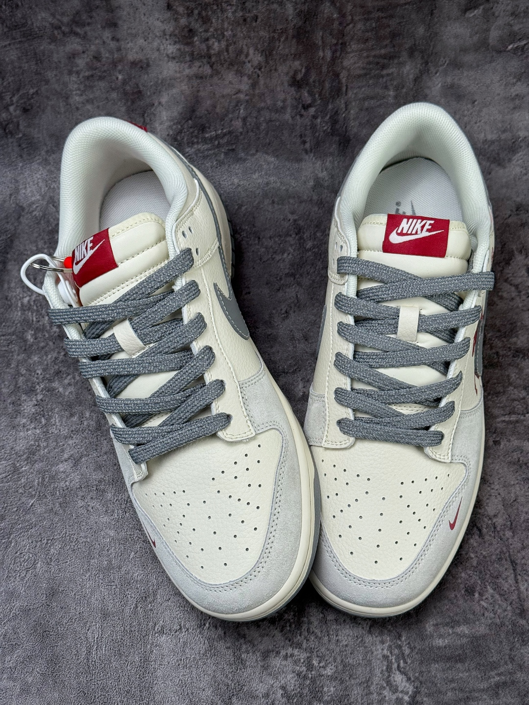 Nike SB Dunk Low 马年限定 灰白小勾满天星 LX1988-813