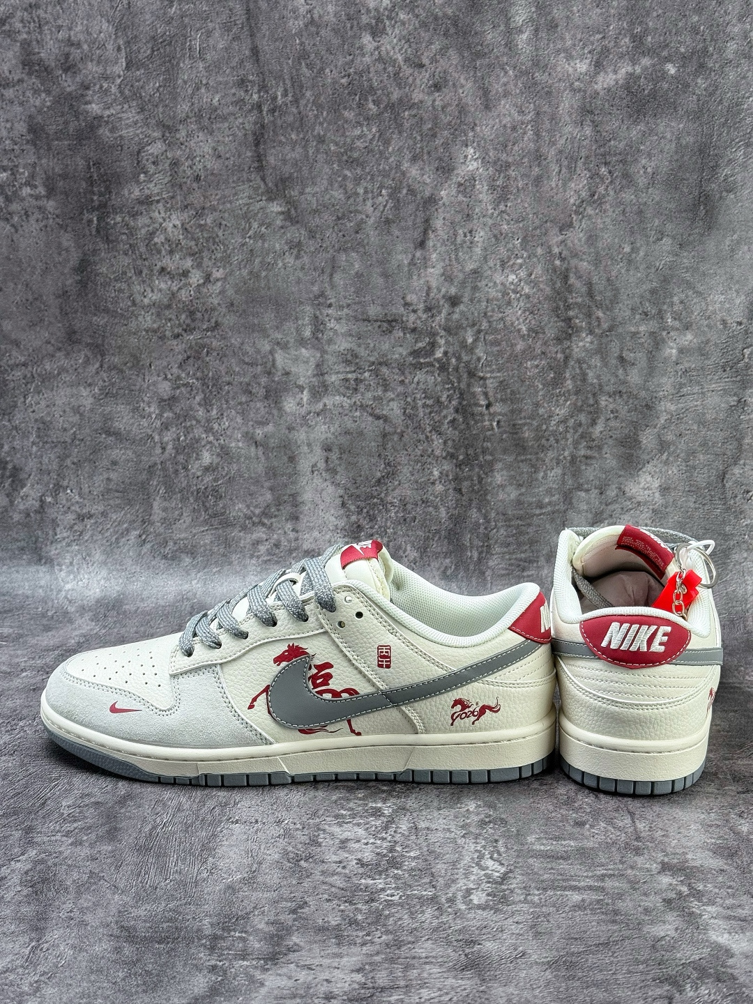 Nike SB Dunk Low 马年限定 灰白小勾满天星 LX1988-813
