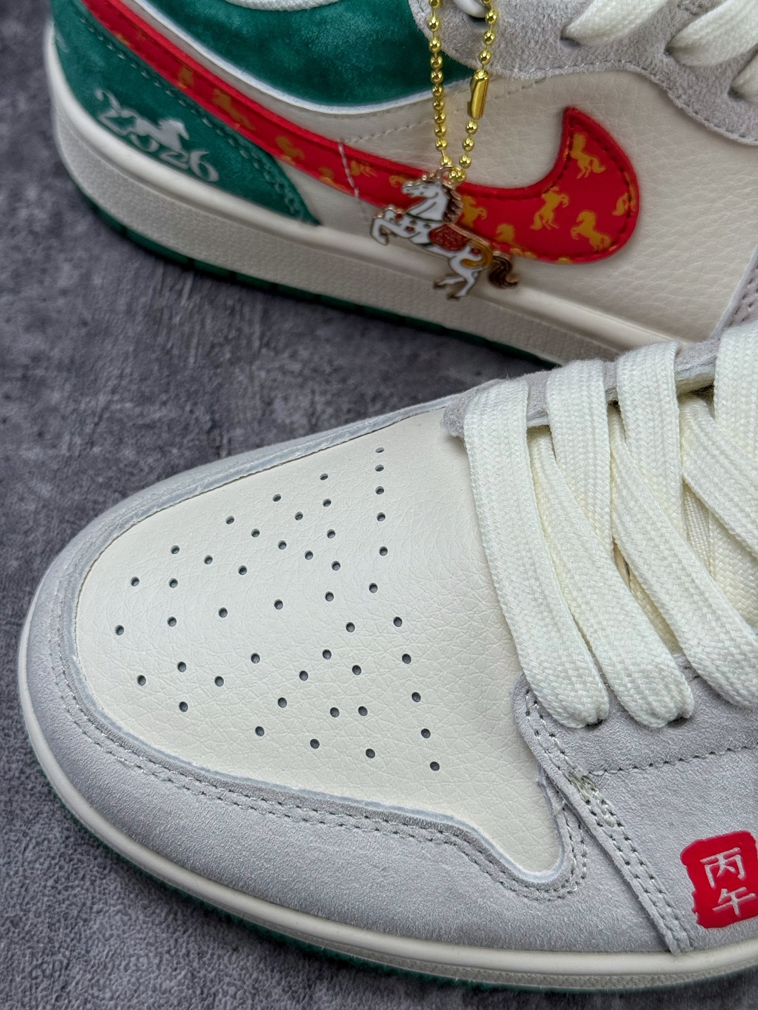 Nike Jordan Air Jordan 1 马年大吉 灰白红 LX1988-823