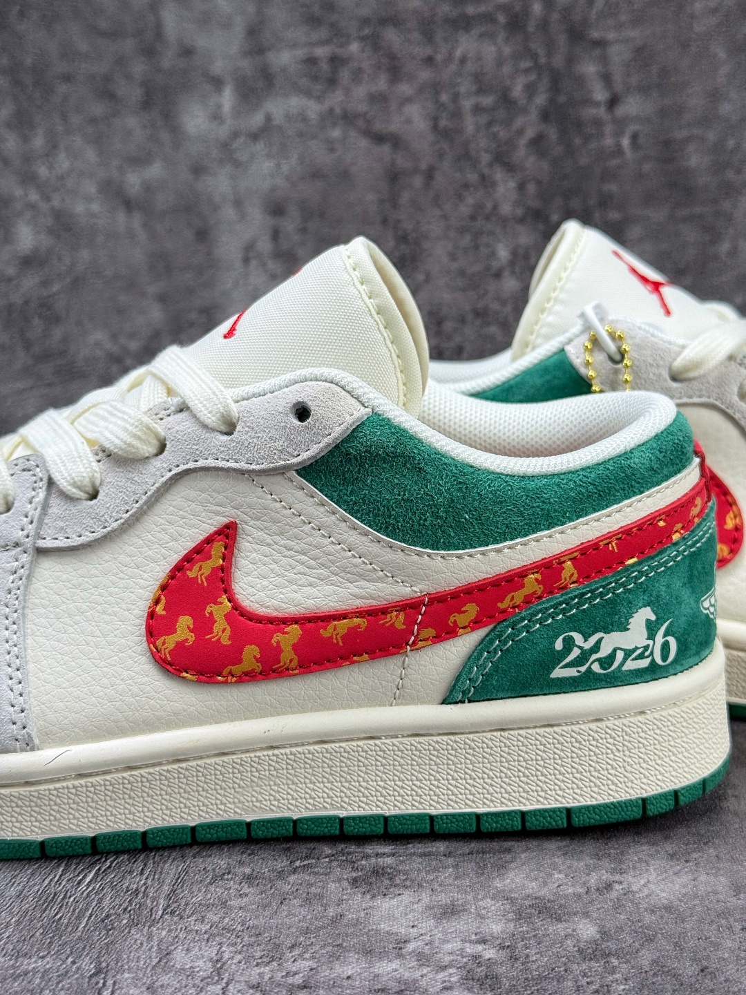 Nike Jordan Air Jordan 1 马年大吉 灰白红 LX1988-823