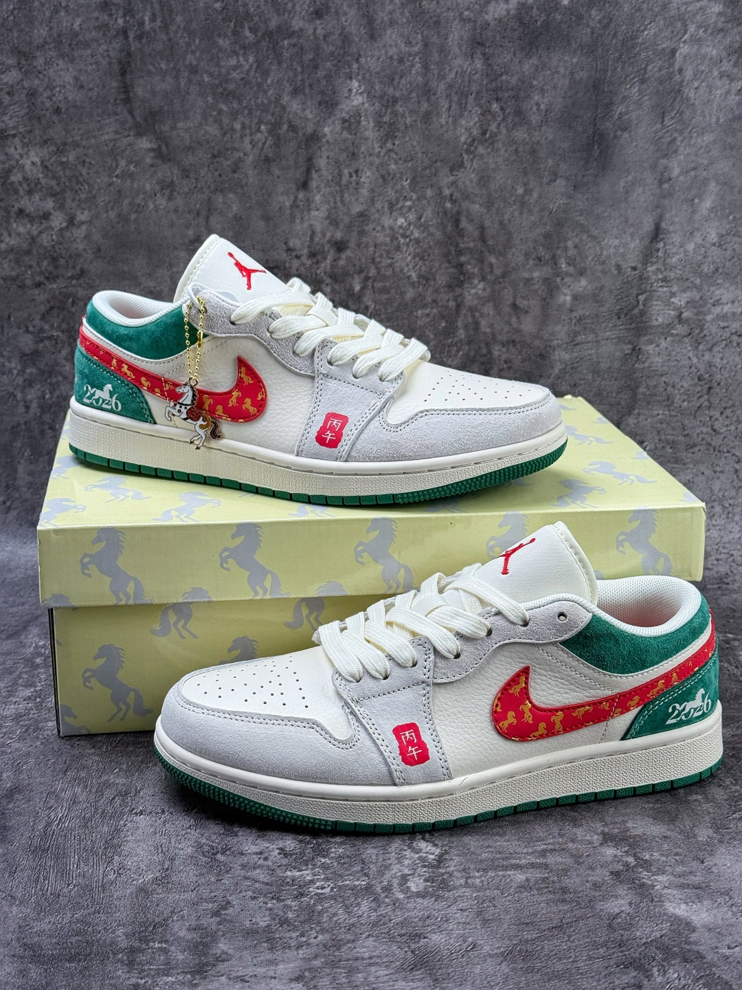 Nike Jordan Air Jordan 1 马年大吉 灰白红 LX1988-823