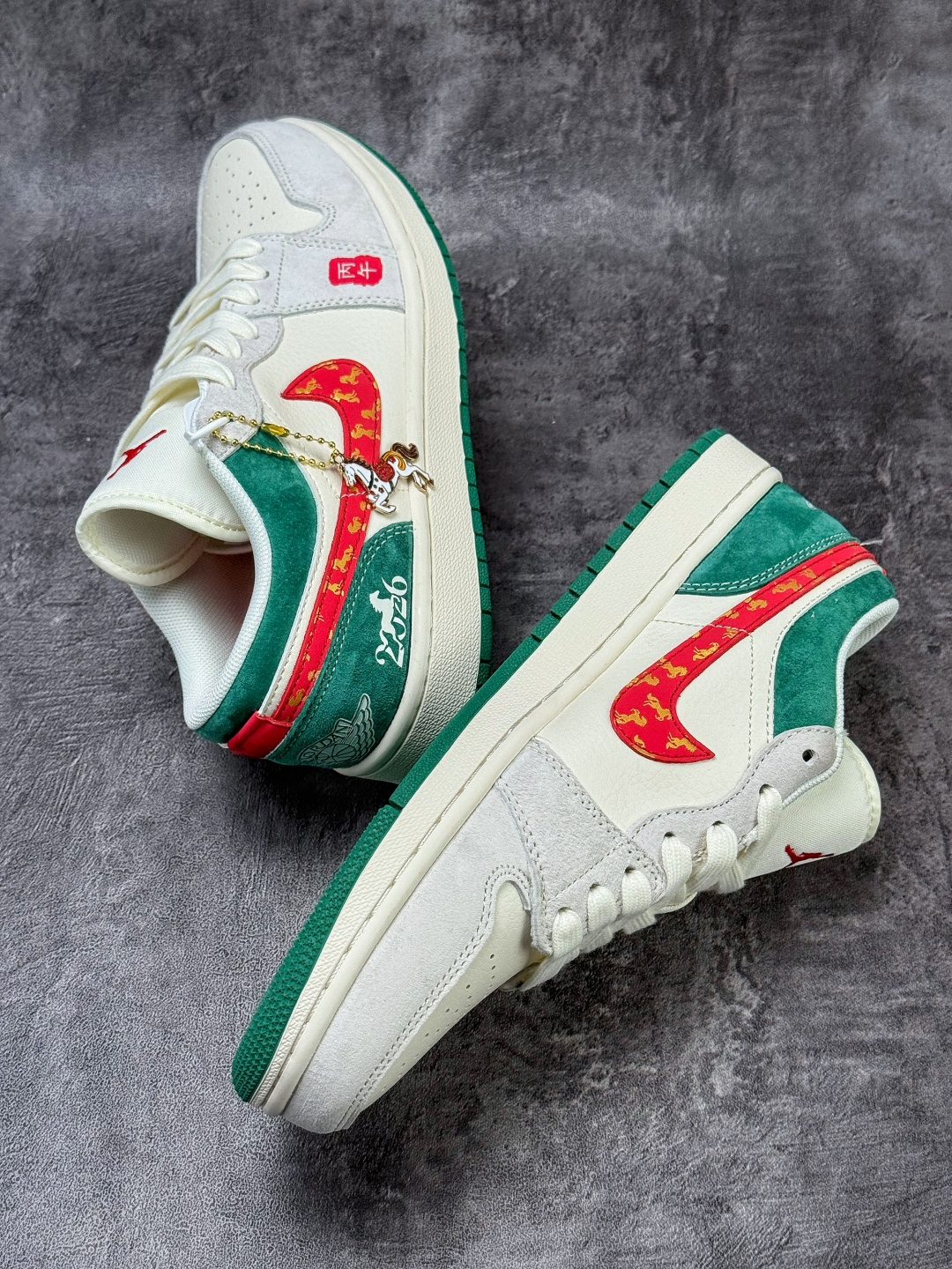 Nike Jordan Air Jordan 1 马年大吉 灰白红 LX1988-823