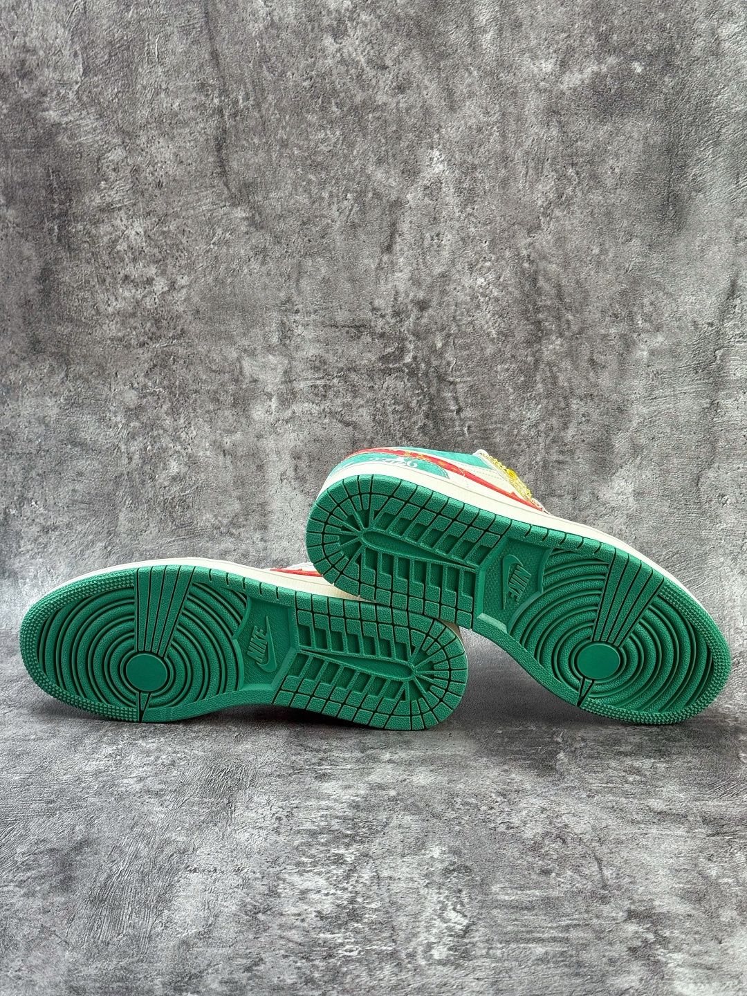 Nike Jordan Air Jordan 1 马年大吉 灰白红 LX1988-823