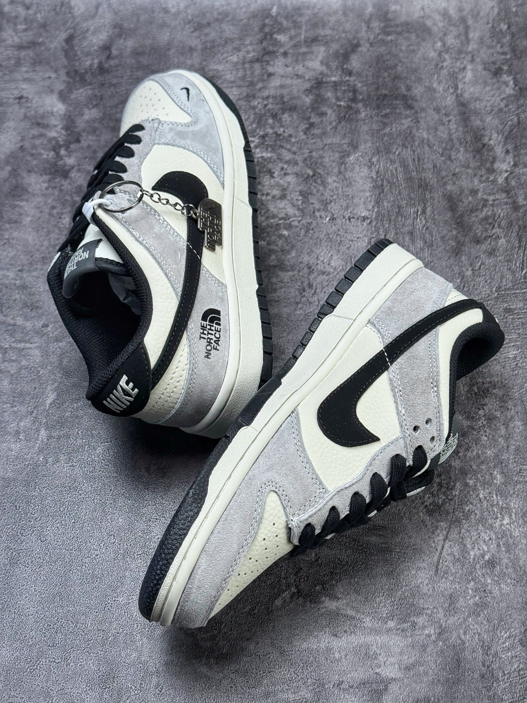 Nike SB Dunk Low x The North Face 灰白黑小勾 DN3168-032